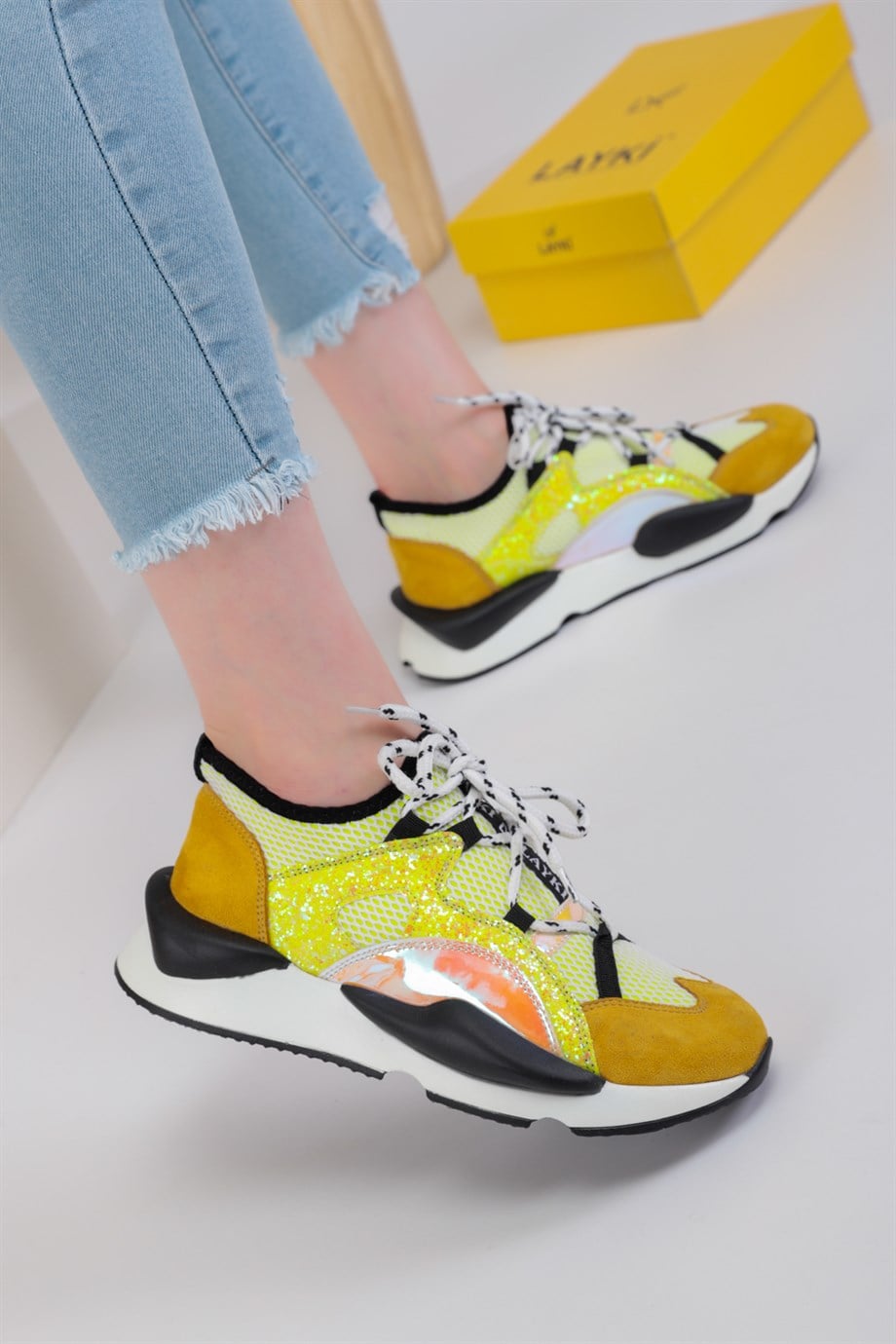 0100101500000001laykiWalking Shoes