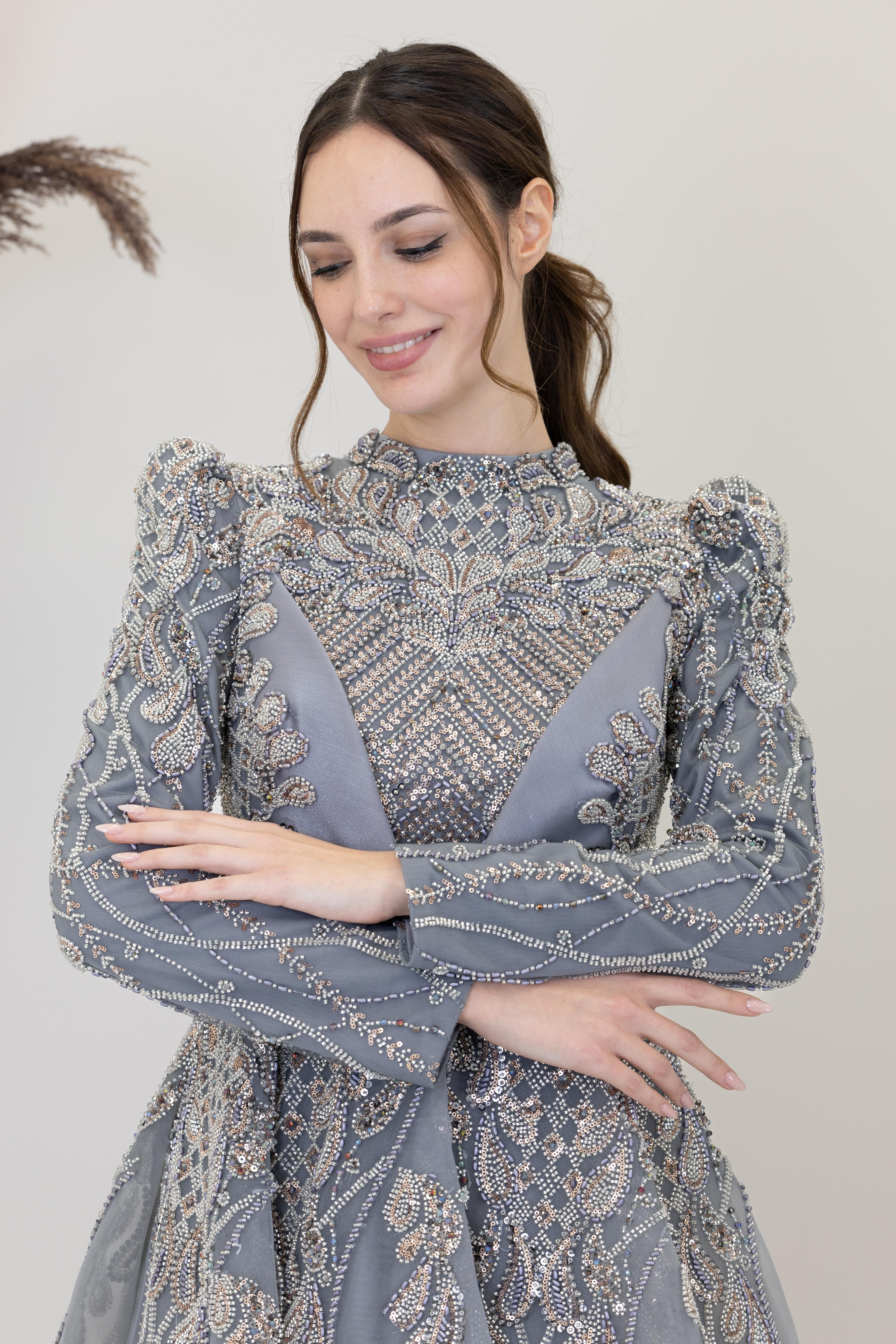 Aplik İşlemeli Yaprak Abiye - Gri