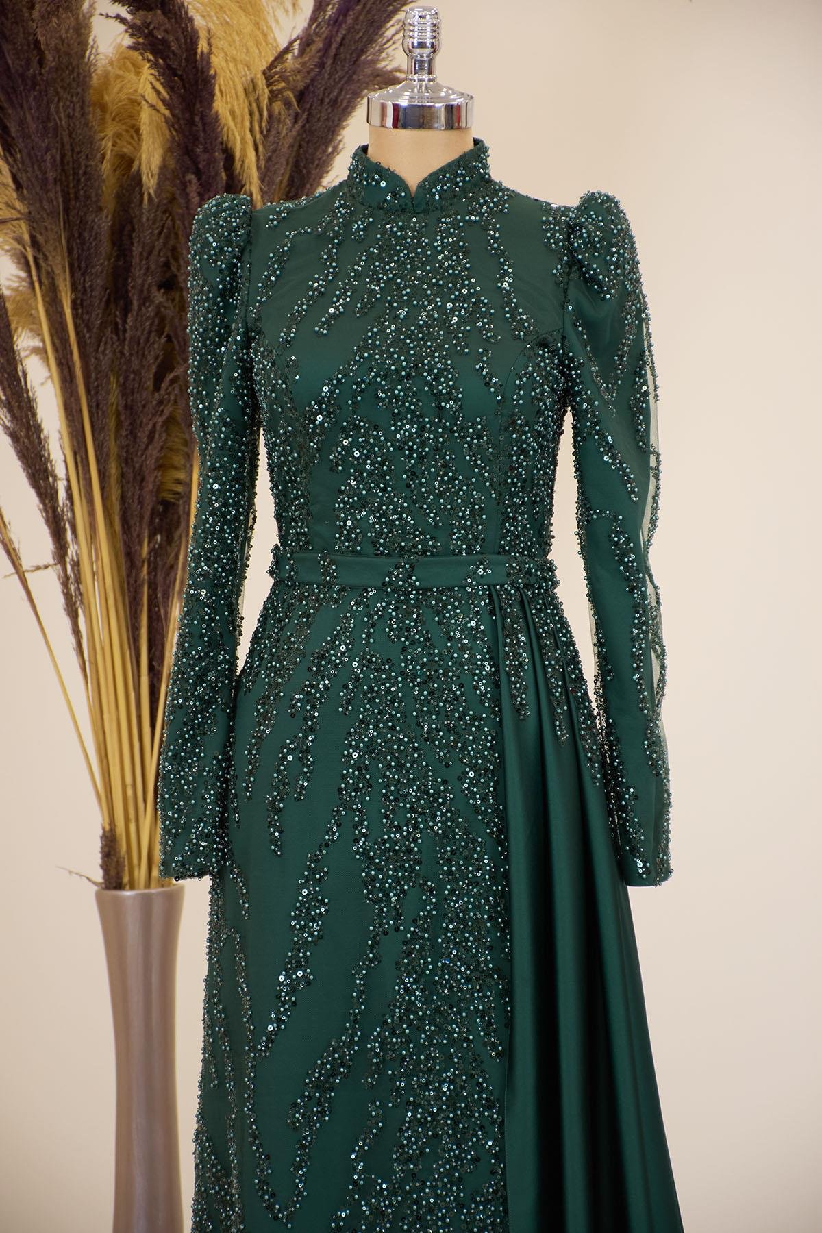 Eteği Sarkaçlı Boncuk İşlemeli Seçil Abiye-Zümrüt