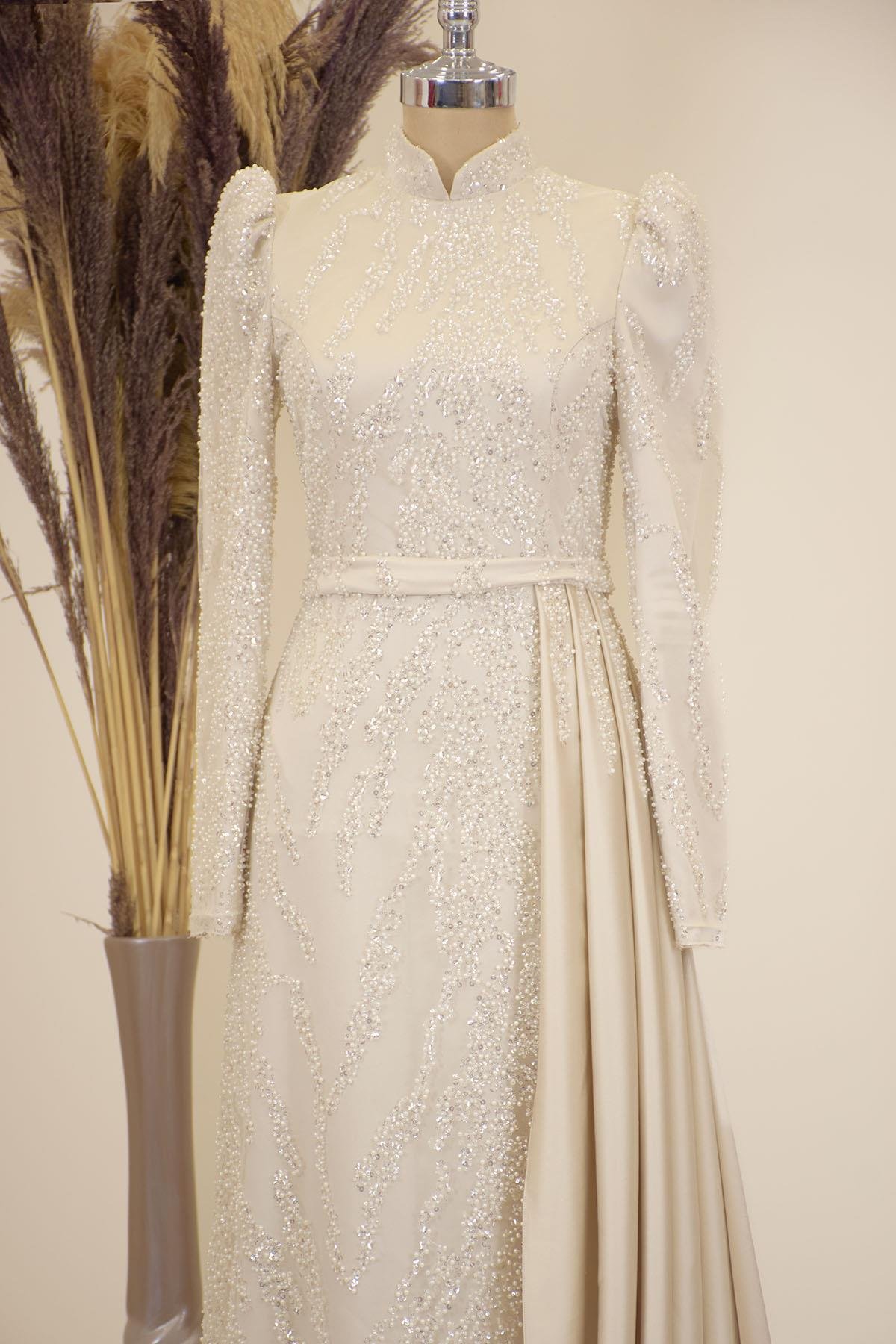 Eteği Sarkaçlı Boncuk İşlemeli Seçil Abiye-Krem