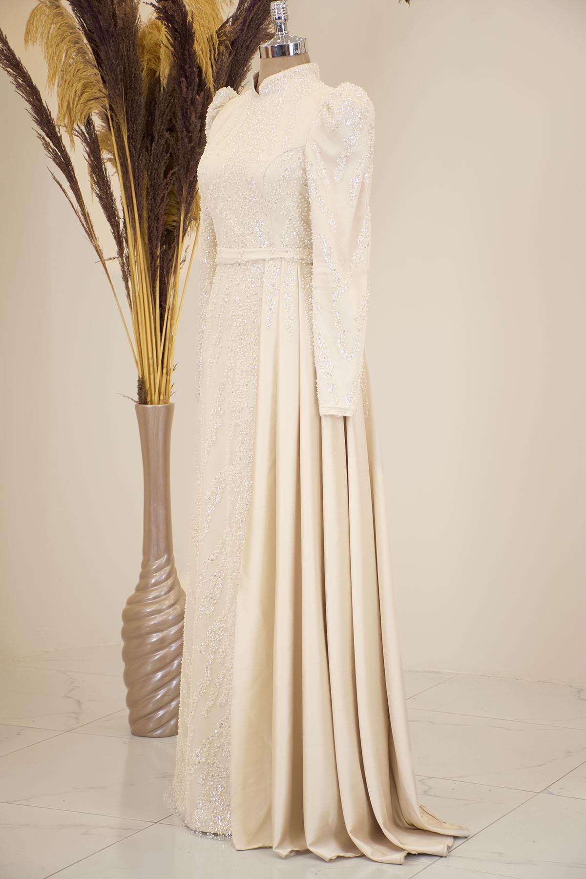 Eteği Sarkaçlı Boncuk İşlemeli Seçil Abiye-Krem