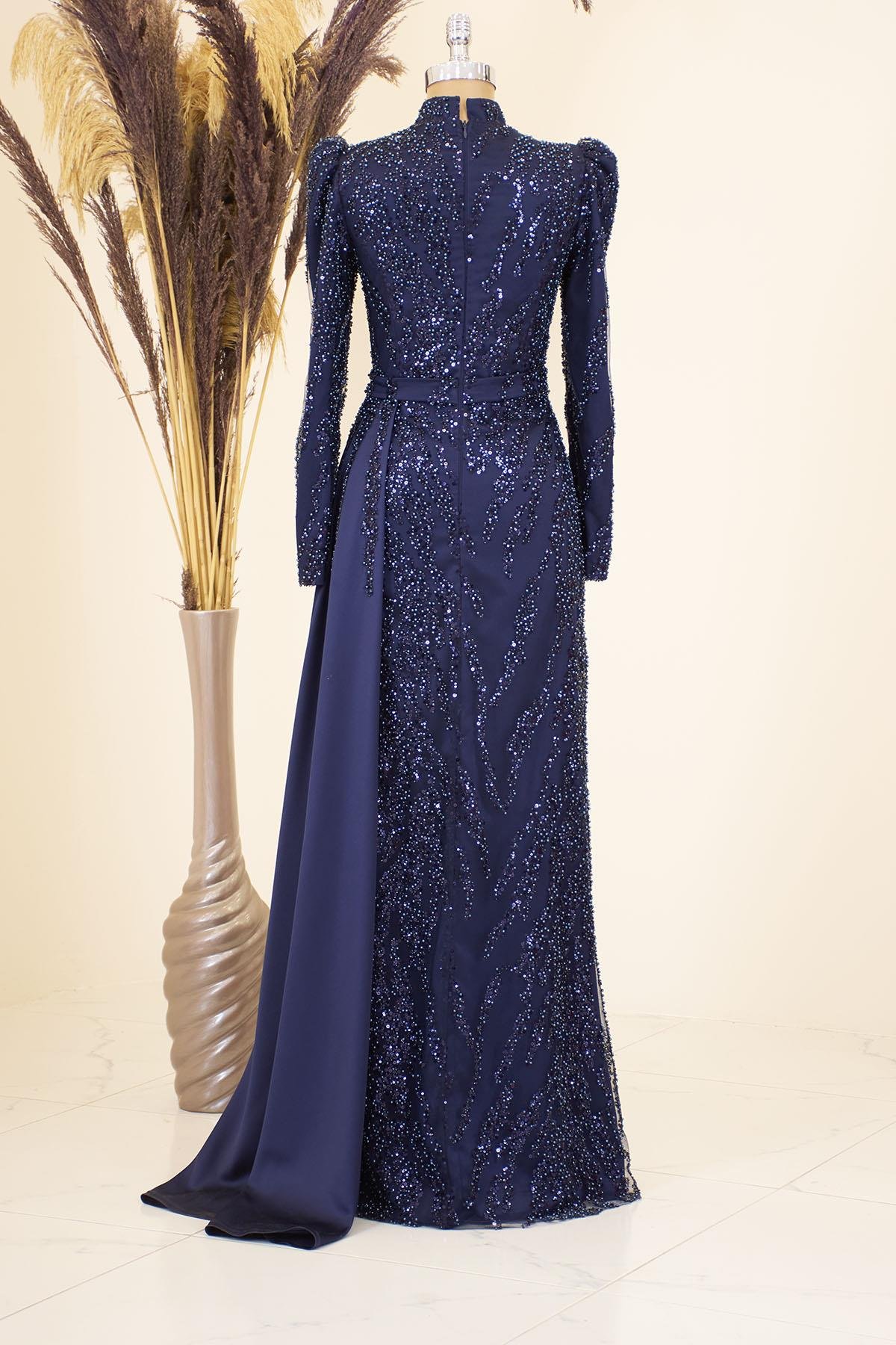 Eteği Sarkaçlı Boncuk İşlemeli Seçil Abiye-Lacivert