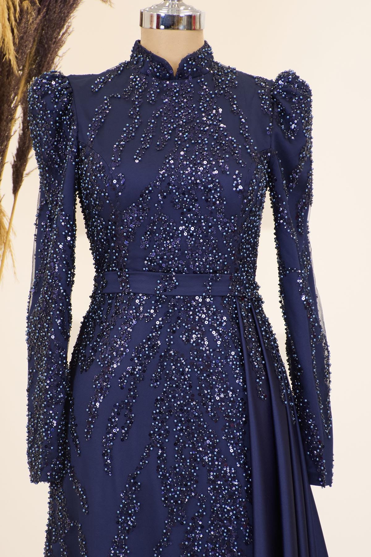 Eteği Sarkaçlı Boncuk İşlemeli Seçil Abiye-Lacivert