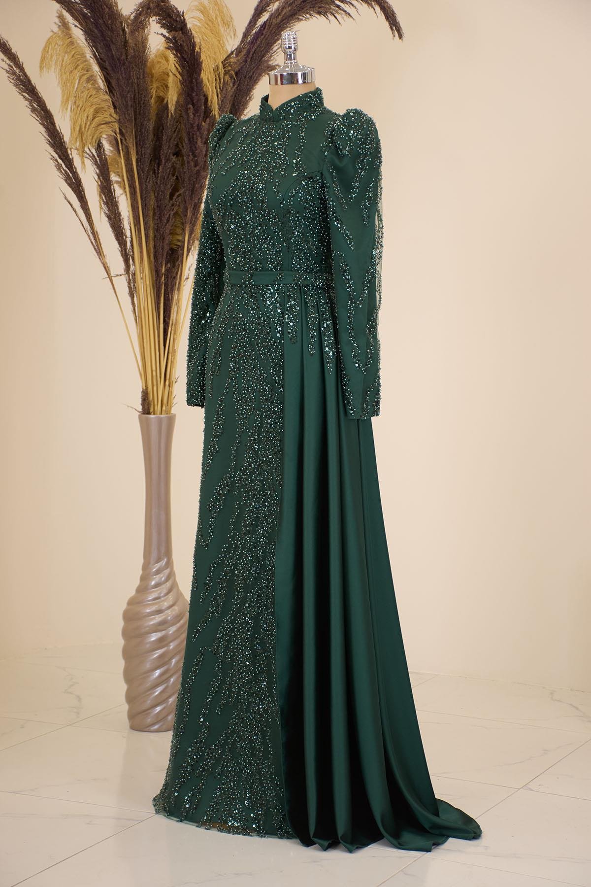 Eteği Sarkaçlı Boncuk İşlemeli Seçil Abiye-Zümrüt