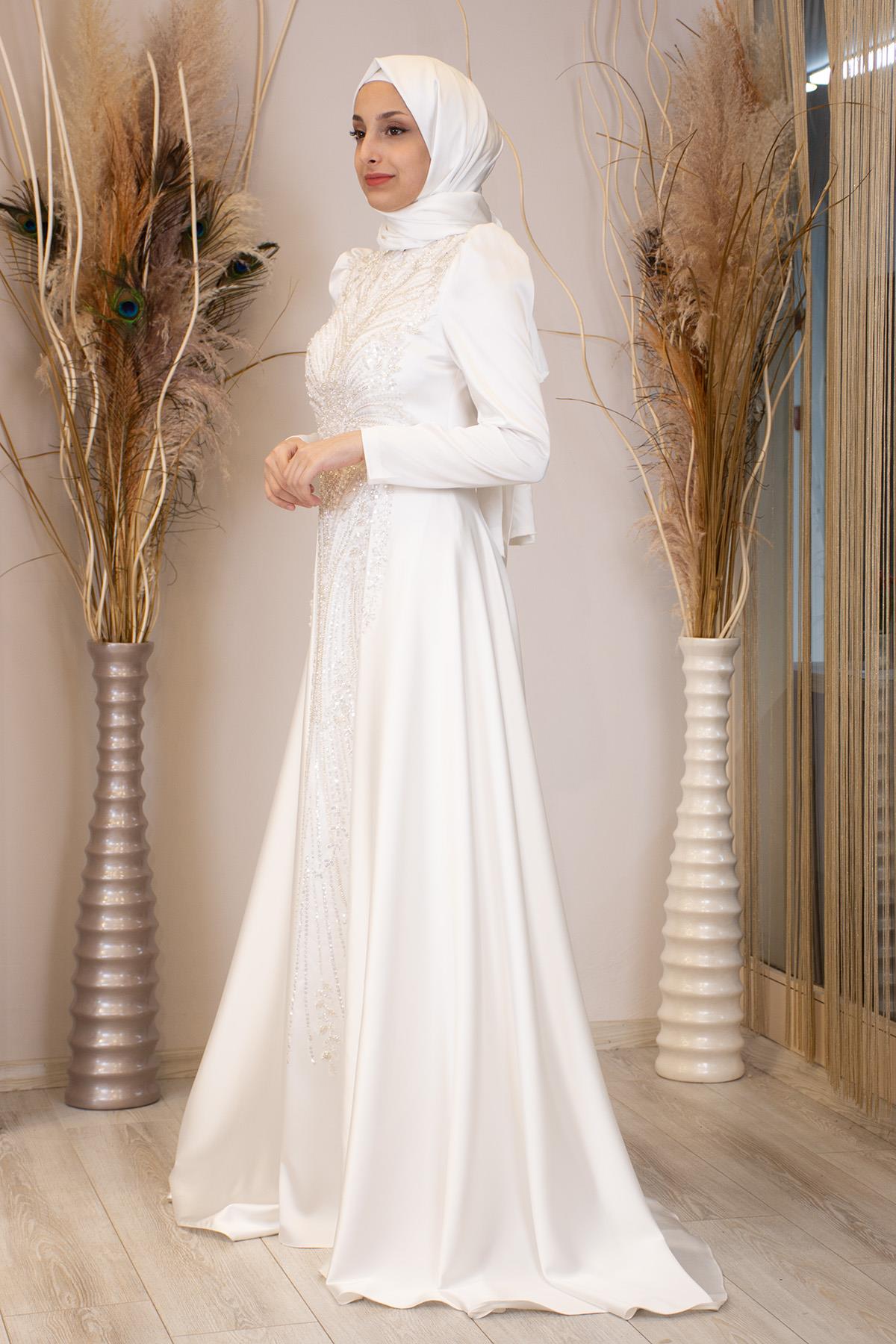 Kuyruklu Aplik İşlemeli Hakim Yaka Damla Tesettür Abiye - Ekru