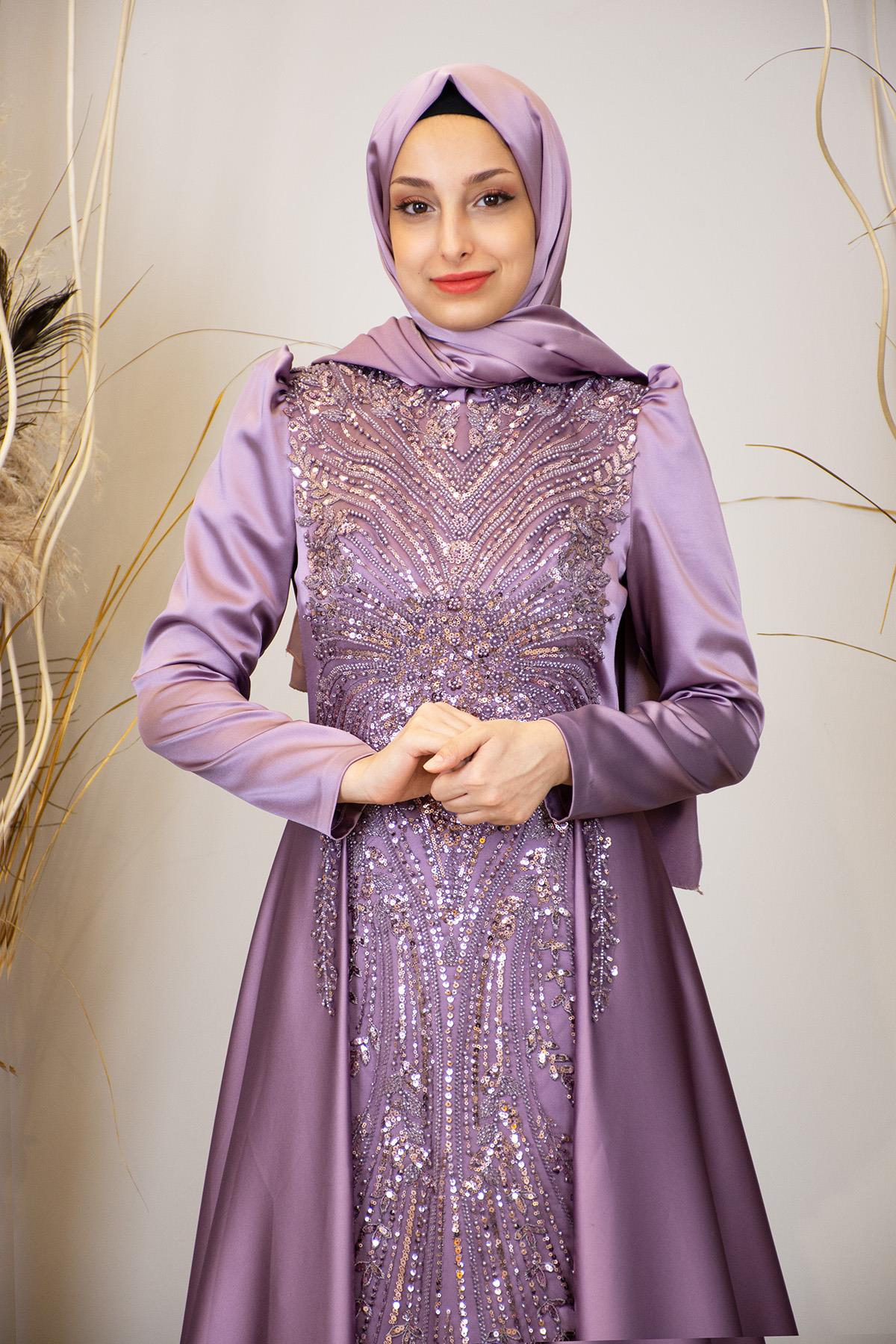Kuyruklu Aplik İşlemeli Hakim Yaka Damla Tesettür Abiye - Lila