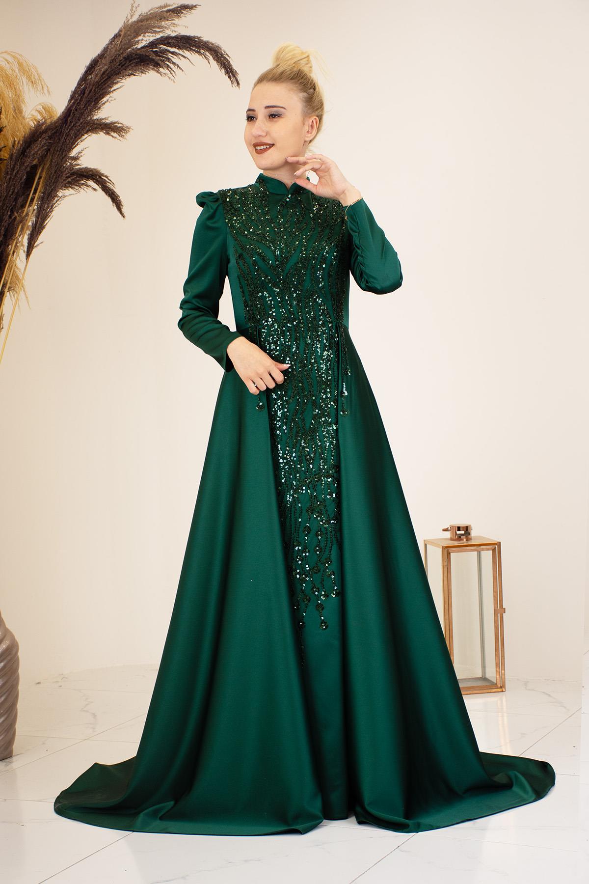 Kuyruklu Aplik İşlemeli Hakim Yaka Damla Tesettür Abiye - Zümrüt