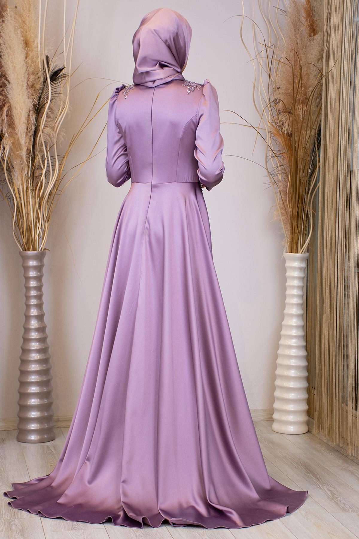 Kuyruklu Aplik İşlemeli Hakim Yaka Damla Tesettür Abiye - Lila