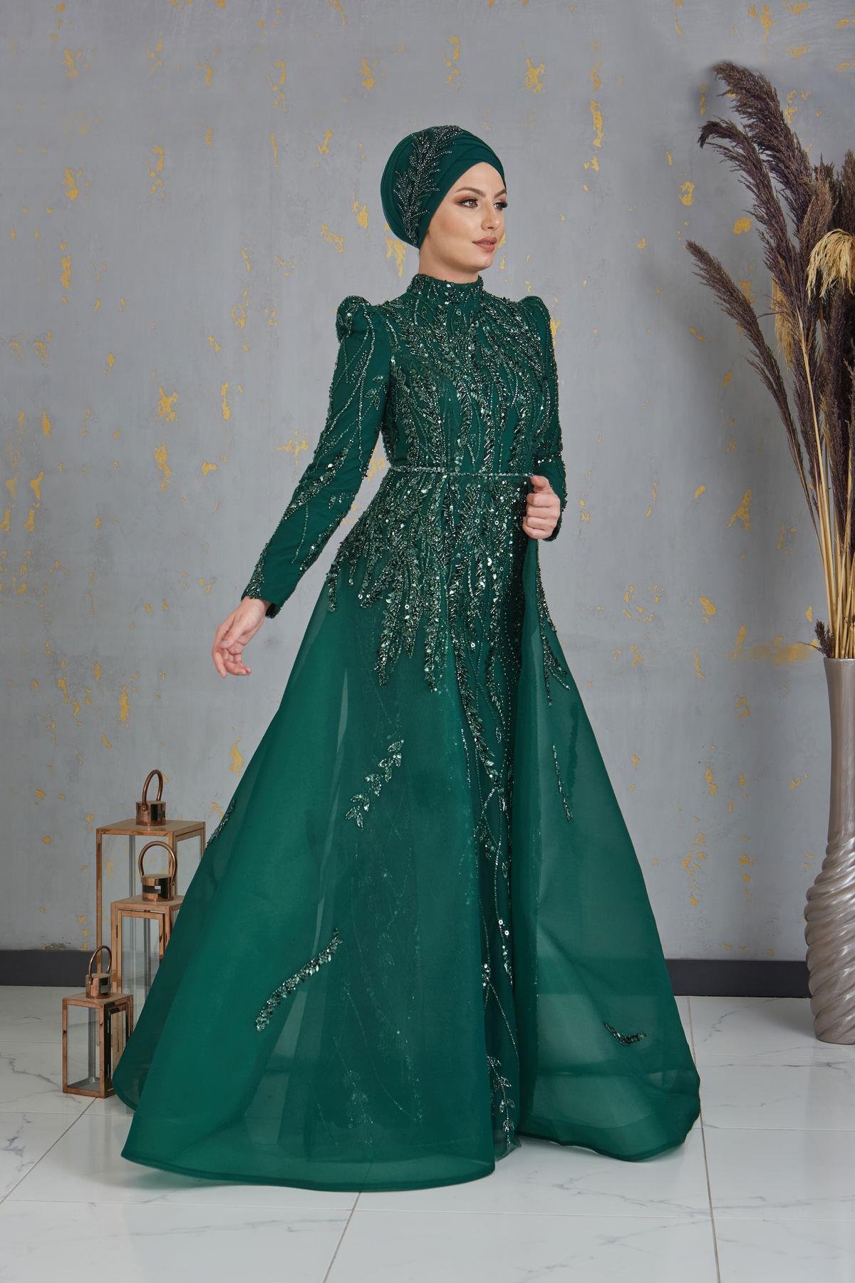 Kuyruklu Aplik İşlemeli Mihrimah Tesettür Abiye - Zümrüt Yeşili