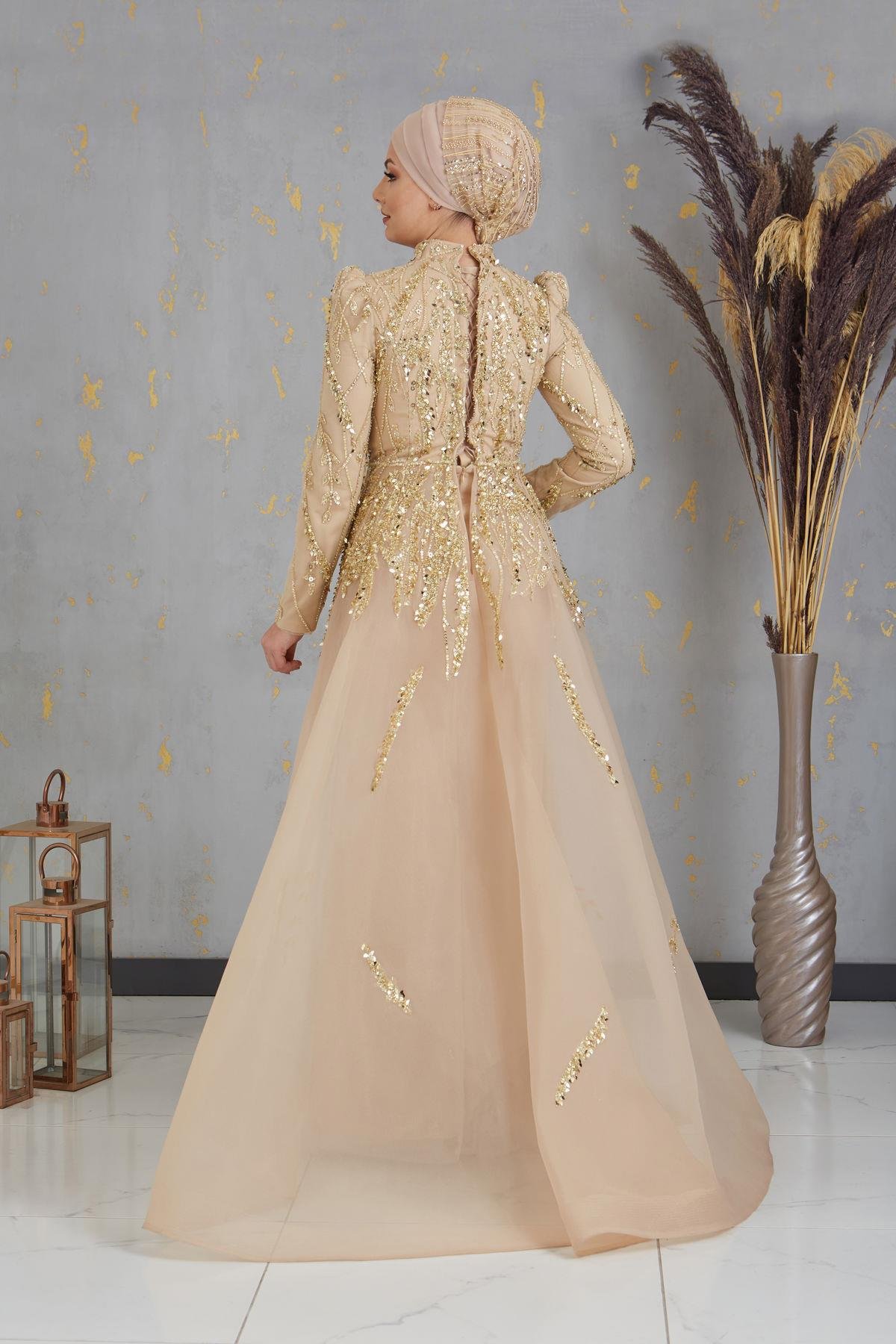 Kuyruklu Aplik İşlemeli Mihrimah Tesettür Abiye - Bej