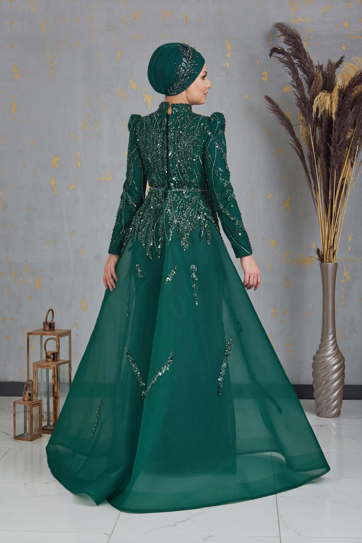 Kuyruklu Aplik İşlemeli Mihrimah Tesettür Abiye - Zümrüt Yeşili
