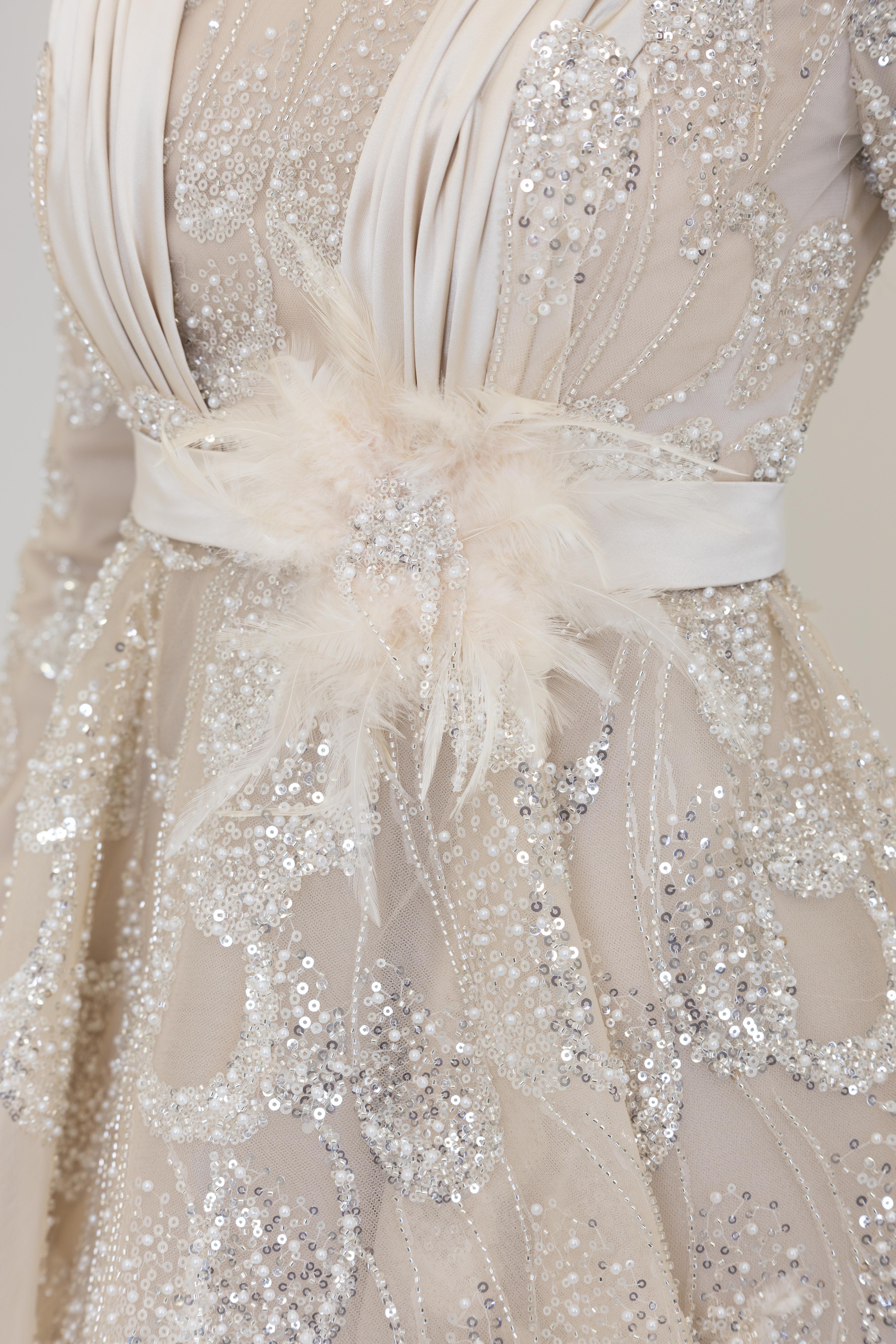 Omuzu ve Beli Tül Detayli Simge Abiye - Krem