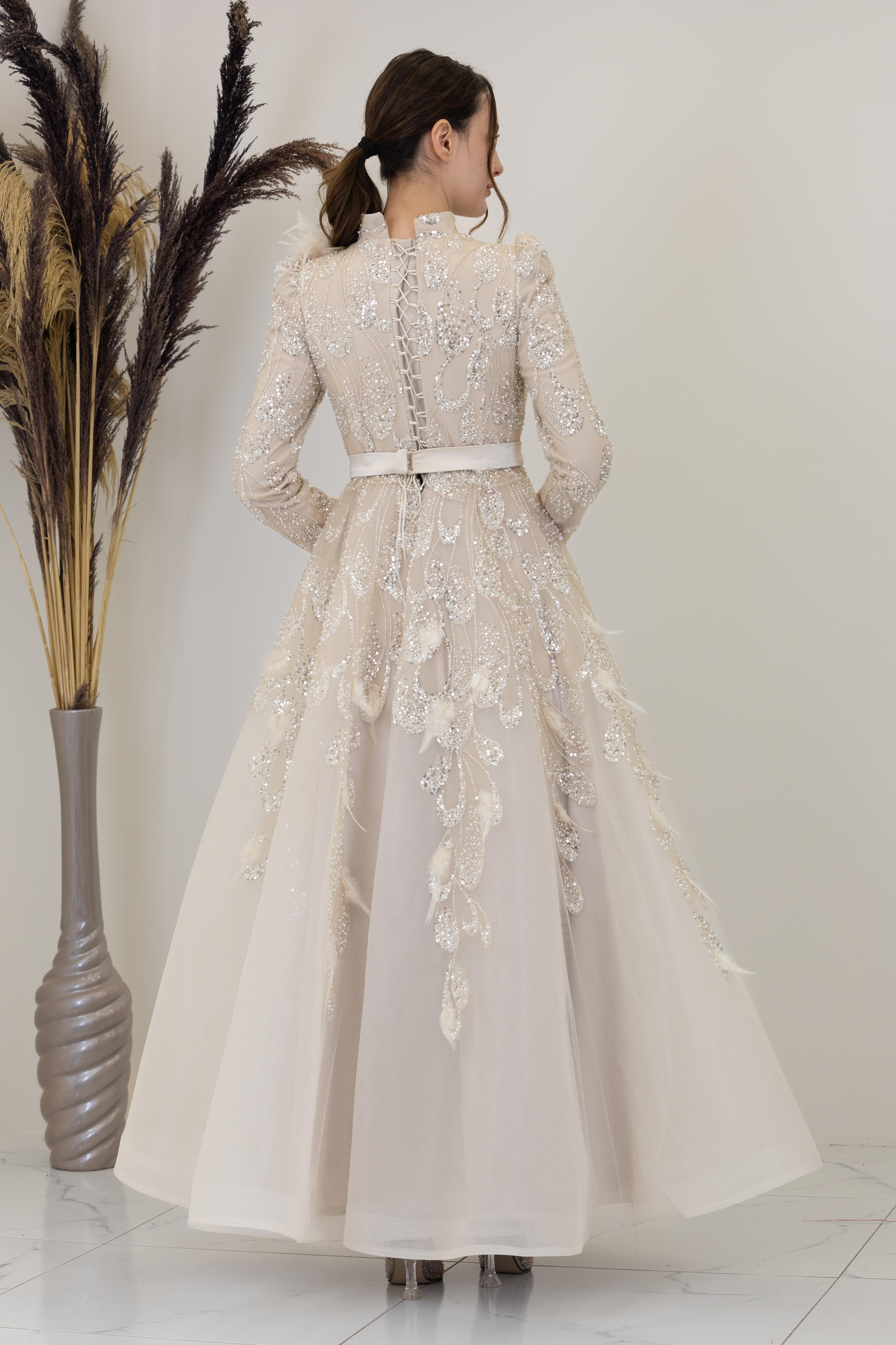 Omuzu ve Beli Tül Detayli Simge Abiye - Krem