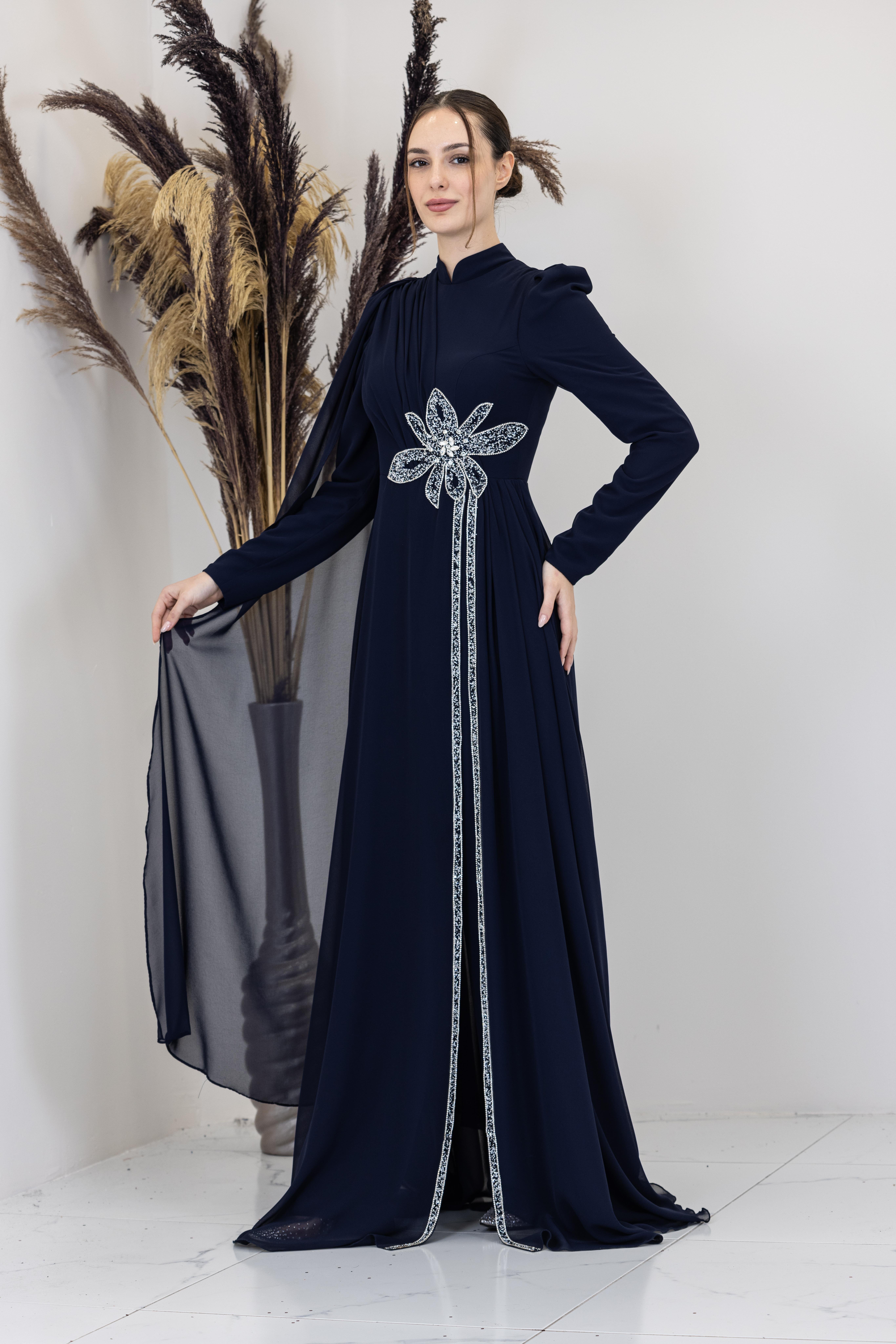 Omzu Pelerinli Çiçek Tulum - Lacivert