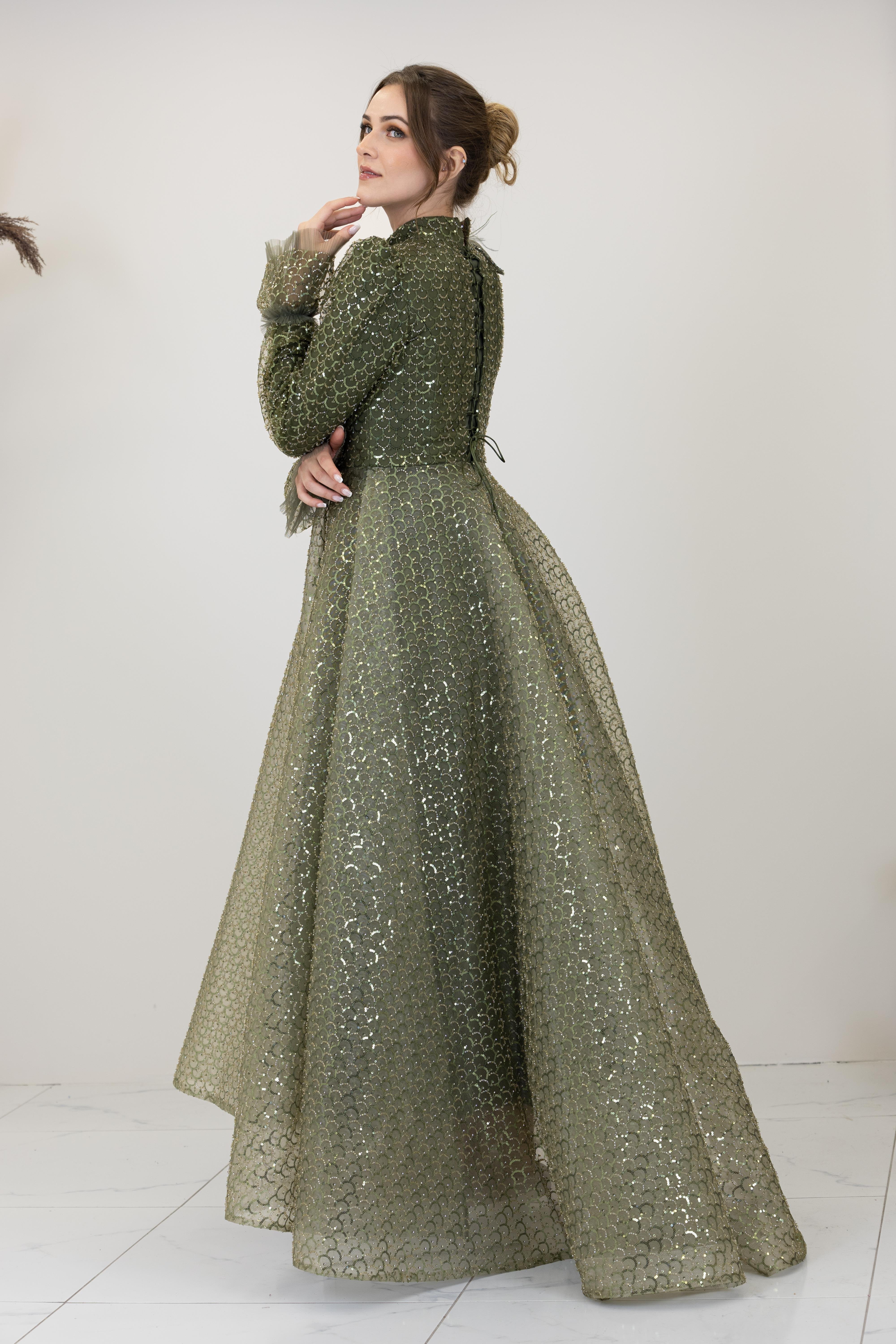 Omzu ve Beli Çiçek Detaylı Adel Abiye - Haki