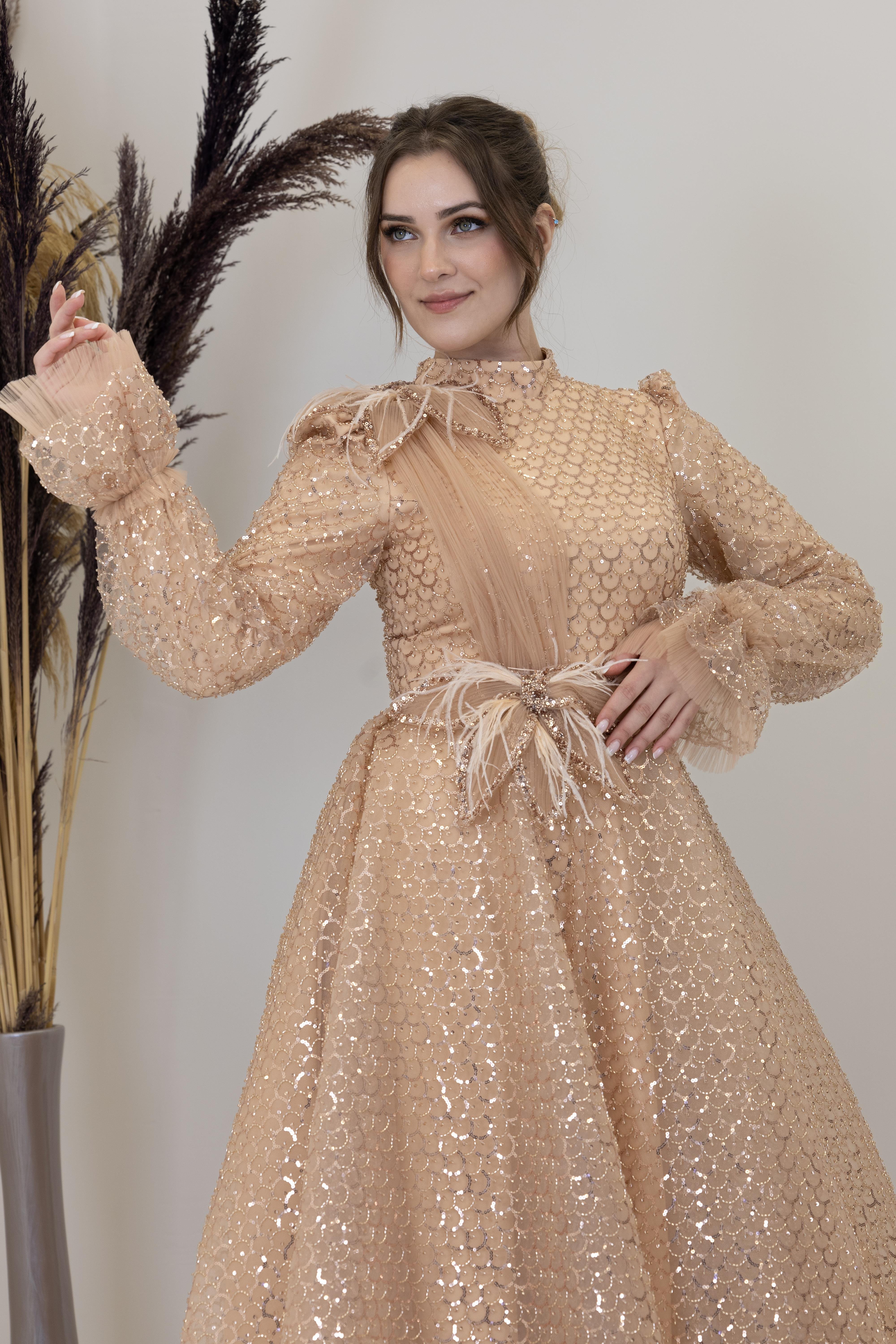 Omzu ve Beli Çiçek Detaylı Adel Abiye - Gold