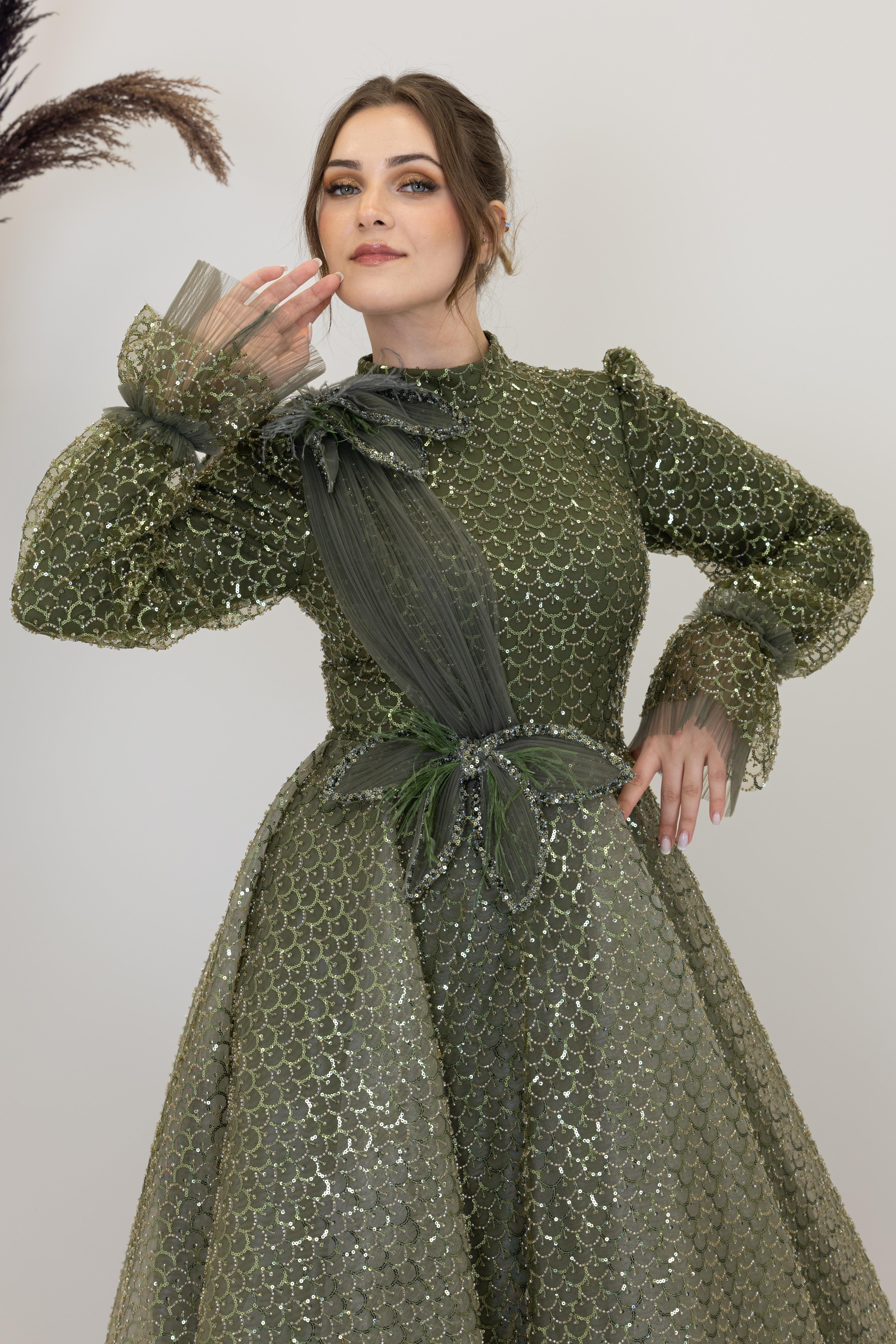 Omzu ve Beli Çiçek Detaylı Adel Abiye - Haki