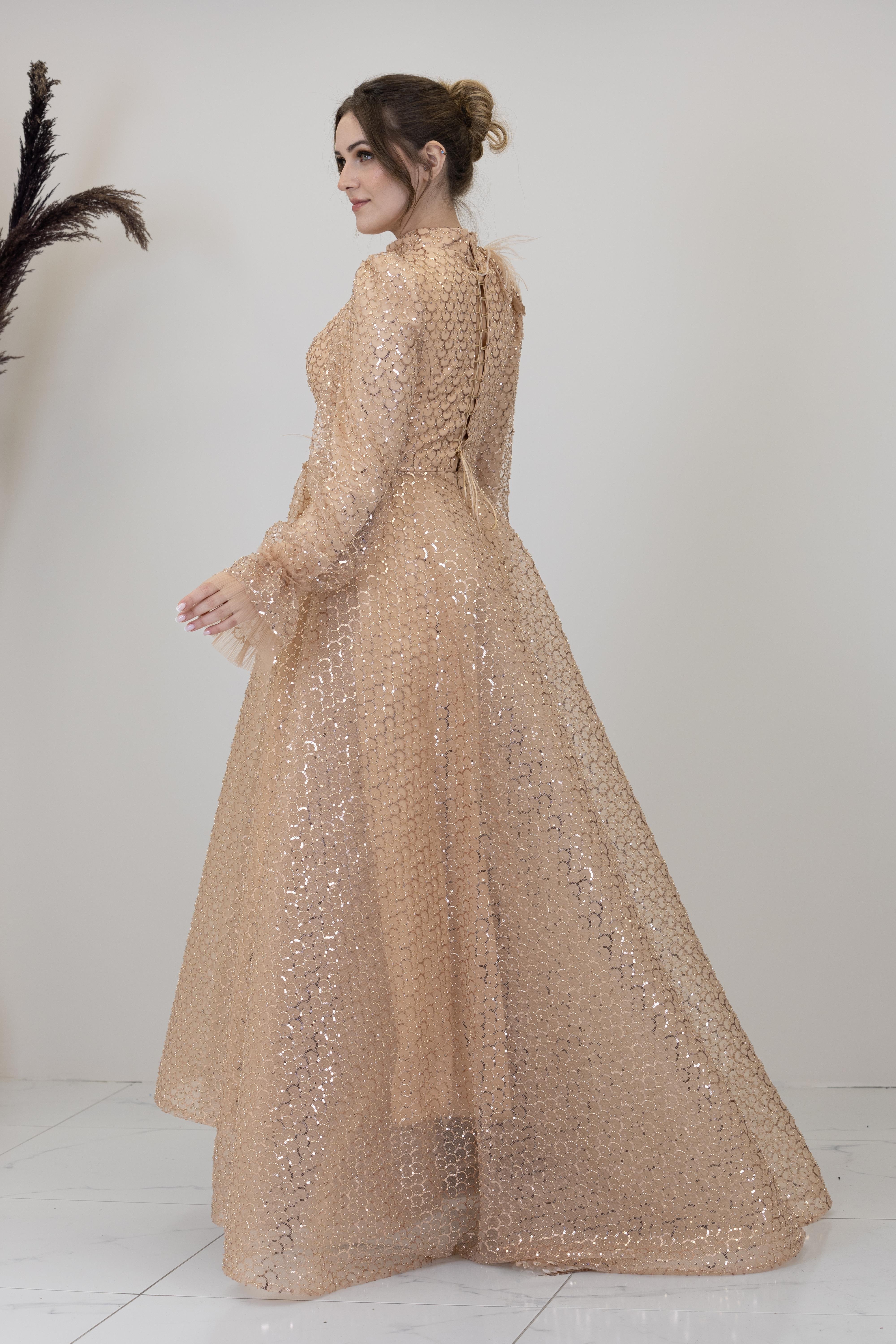 Omzu ve Beli Çiçek Detaylı Adel Abiye - Gold