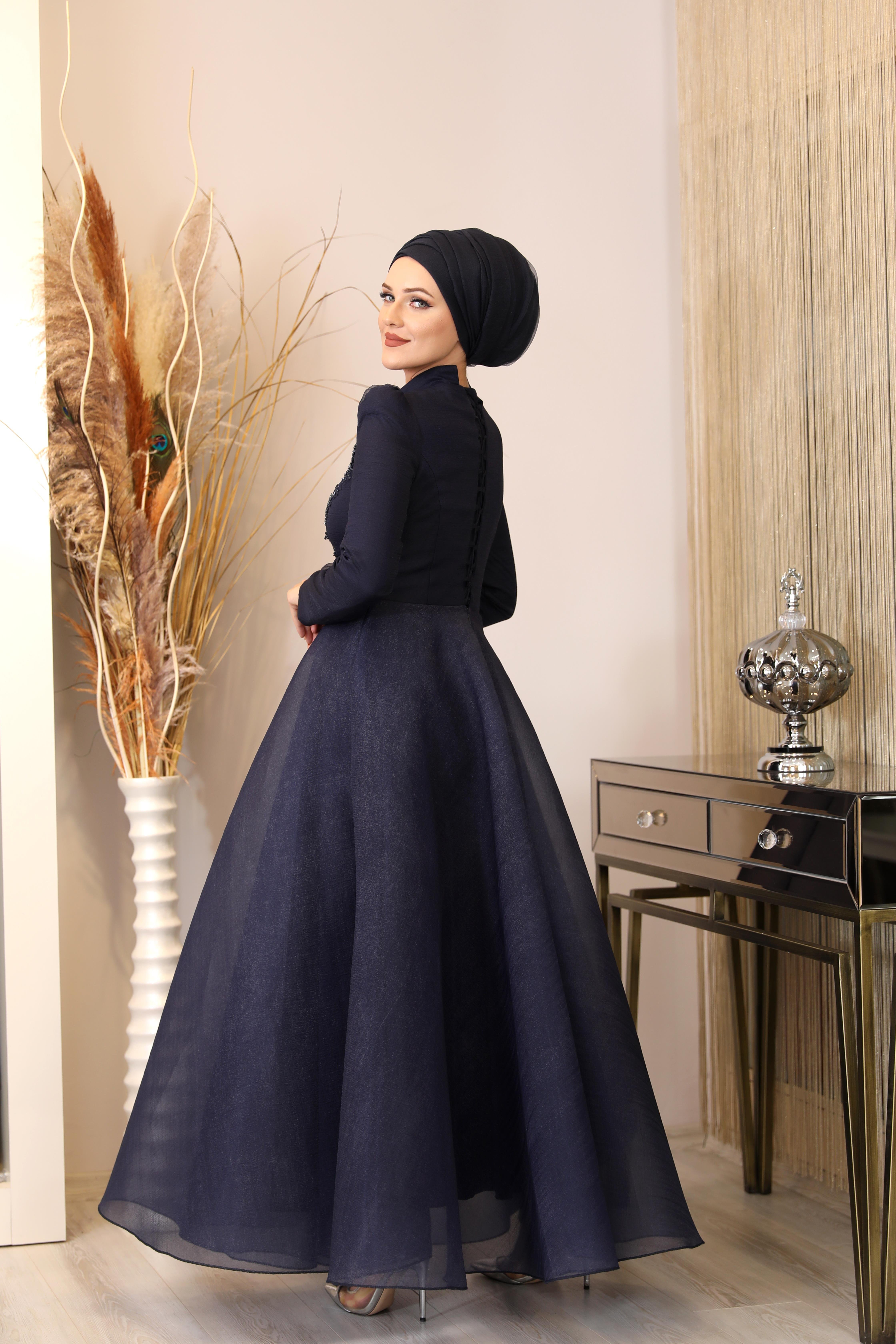 Önü Aplik Detaylı Arkadan Bağcıklı Efsun Abiye - Lacivert