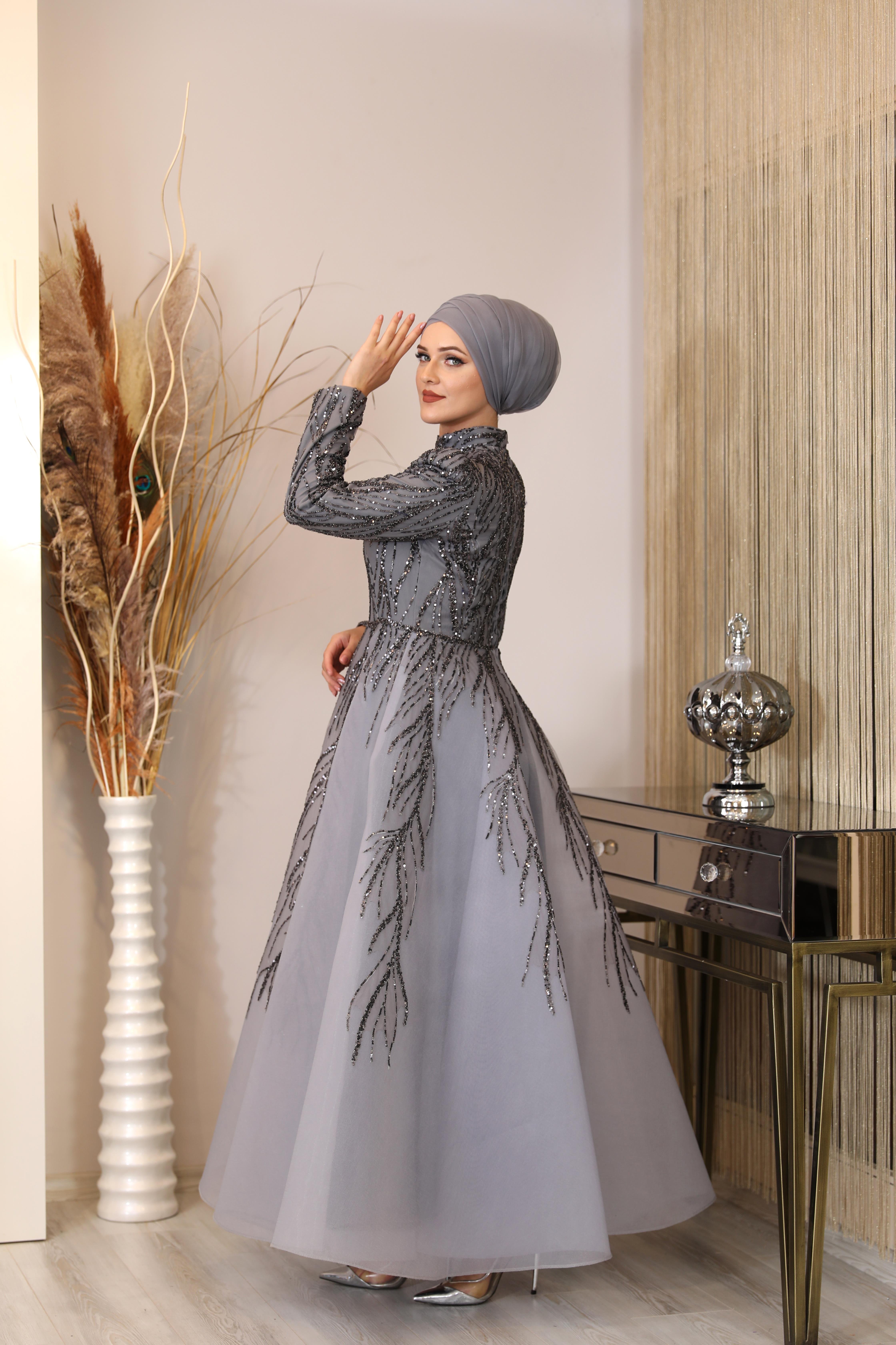 Önü Aplik Detaylı Arkadan Bağcıklı Prenses Abiye - Gri