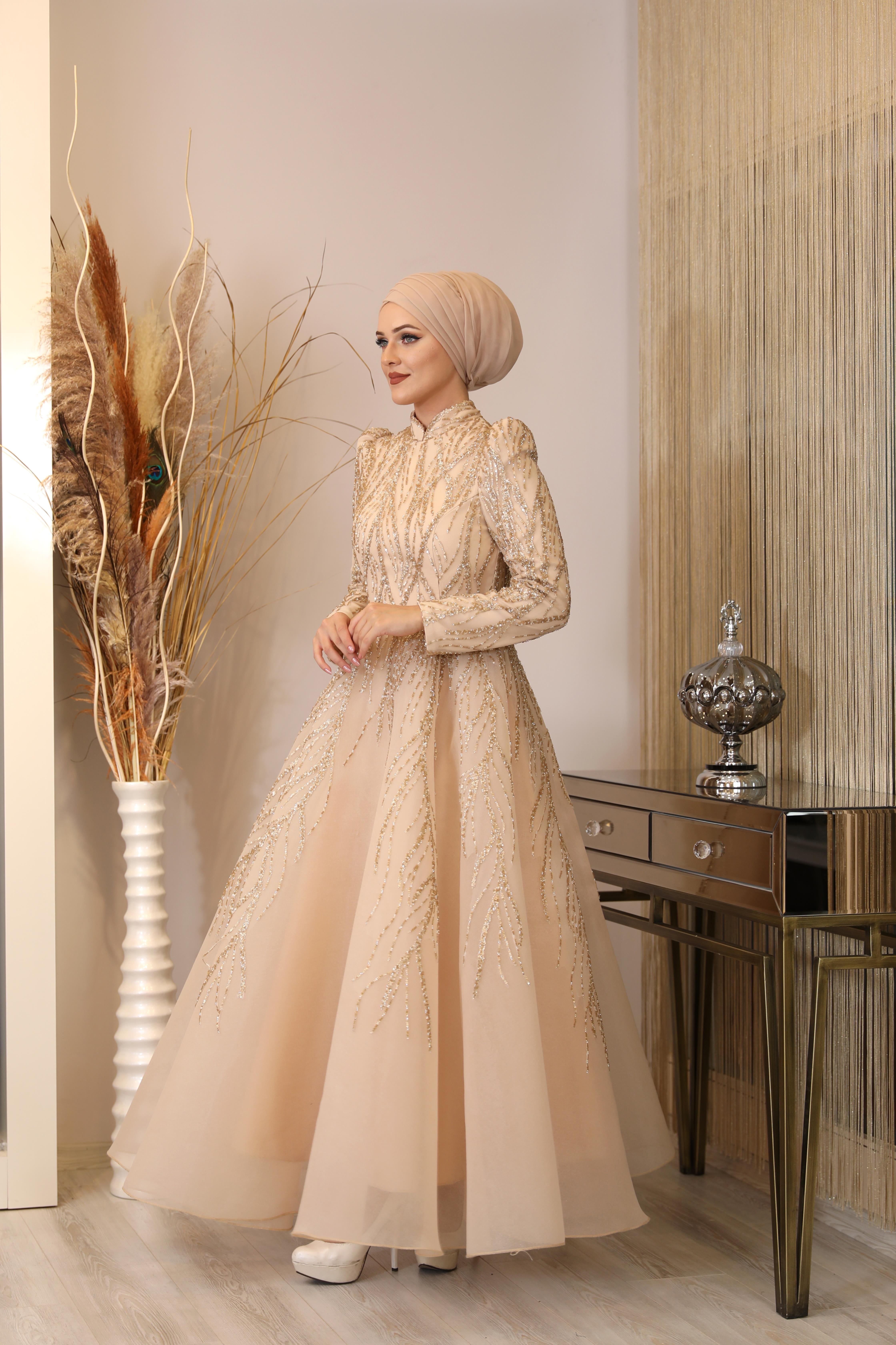 Önü Aplik Detaylı Arkadan Bağcıklı Prenses Abiye - Bej