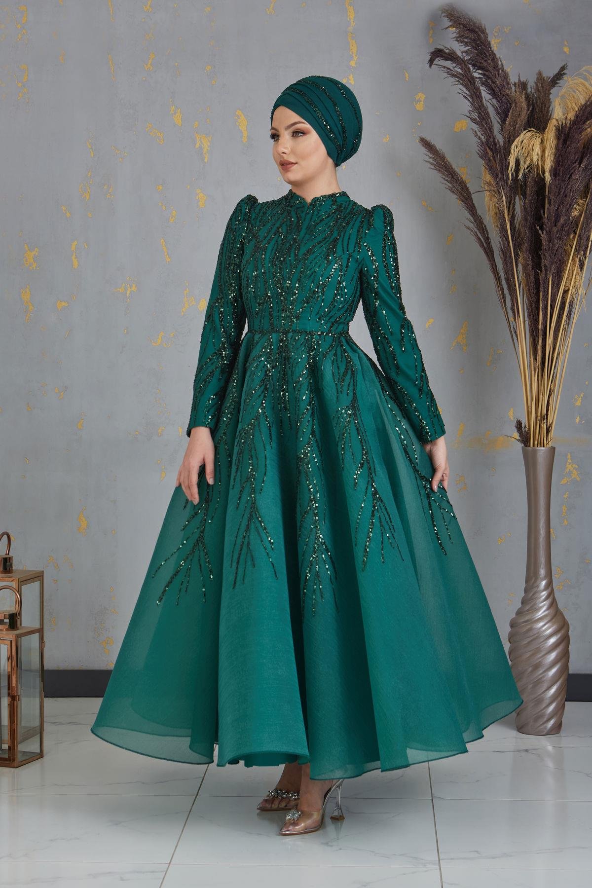 Önü Aplik Detaylı Arkadan Bağcıklı Prenses Abiye - Zümrüt