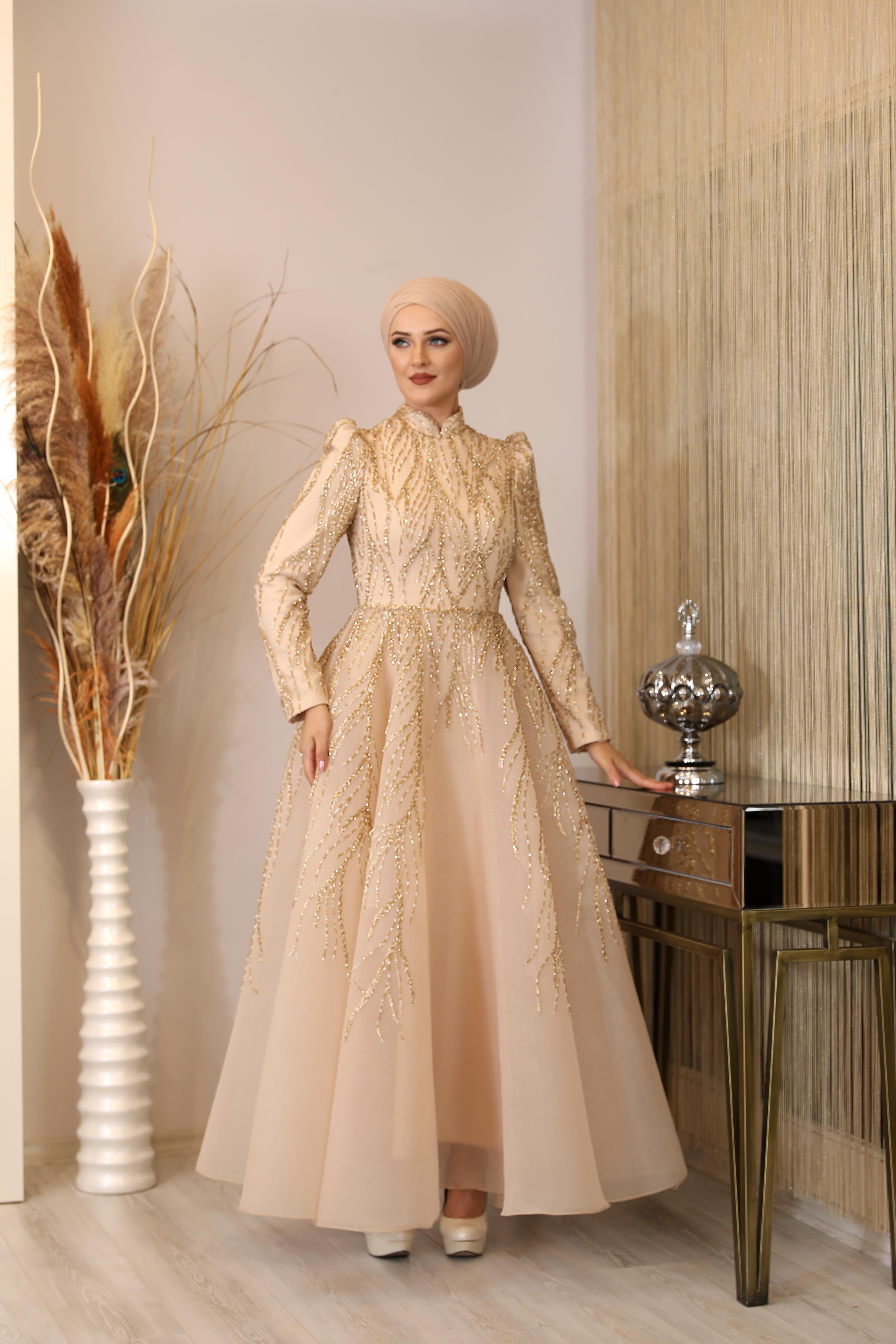 Önü Aplik Detaylı Arkadan Bağcıklı Prenses Abiye - Bej