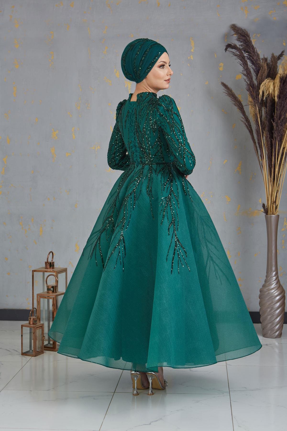 Önü Aplik Detaylı Arkadan Bağcıklı Prenses Abiye - Zümrüt