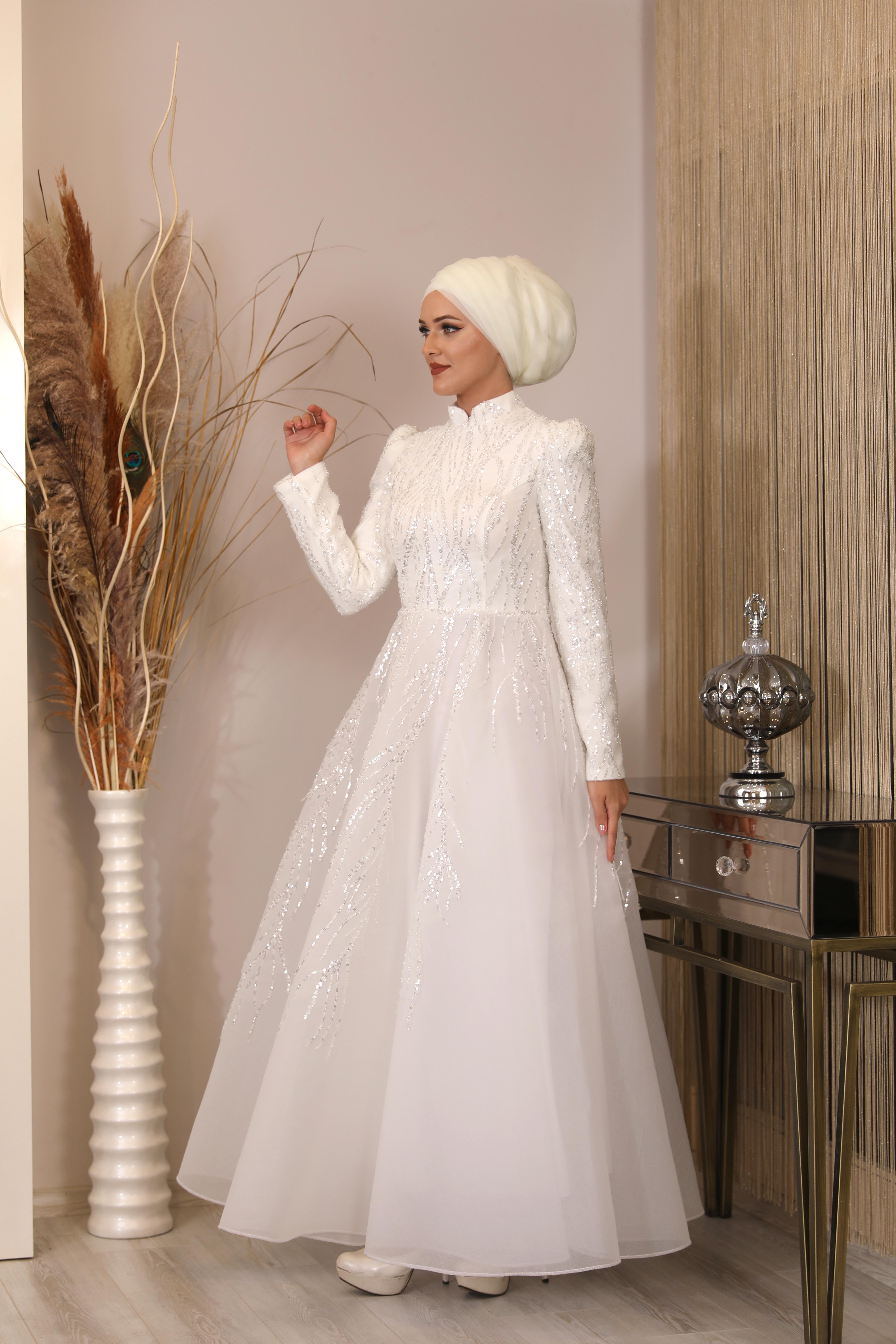 Önü Aplik Detaylı Arkadan Bağcıklı Prenses Abiye - Beyaz