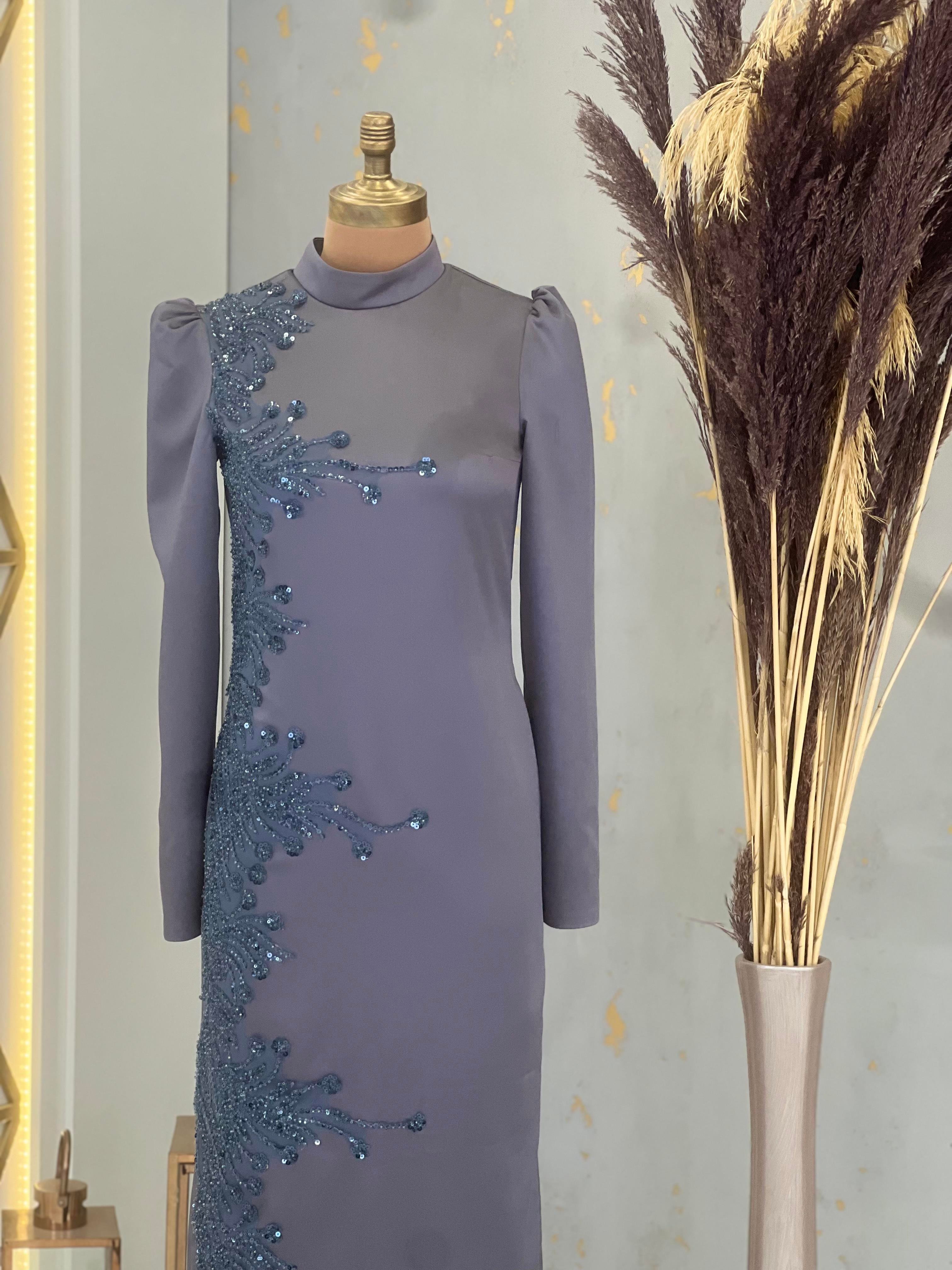 Önü Aplik işlemeli Kalem Kumsal Tesettür Abiye - Antrasit