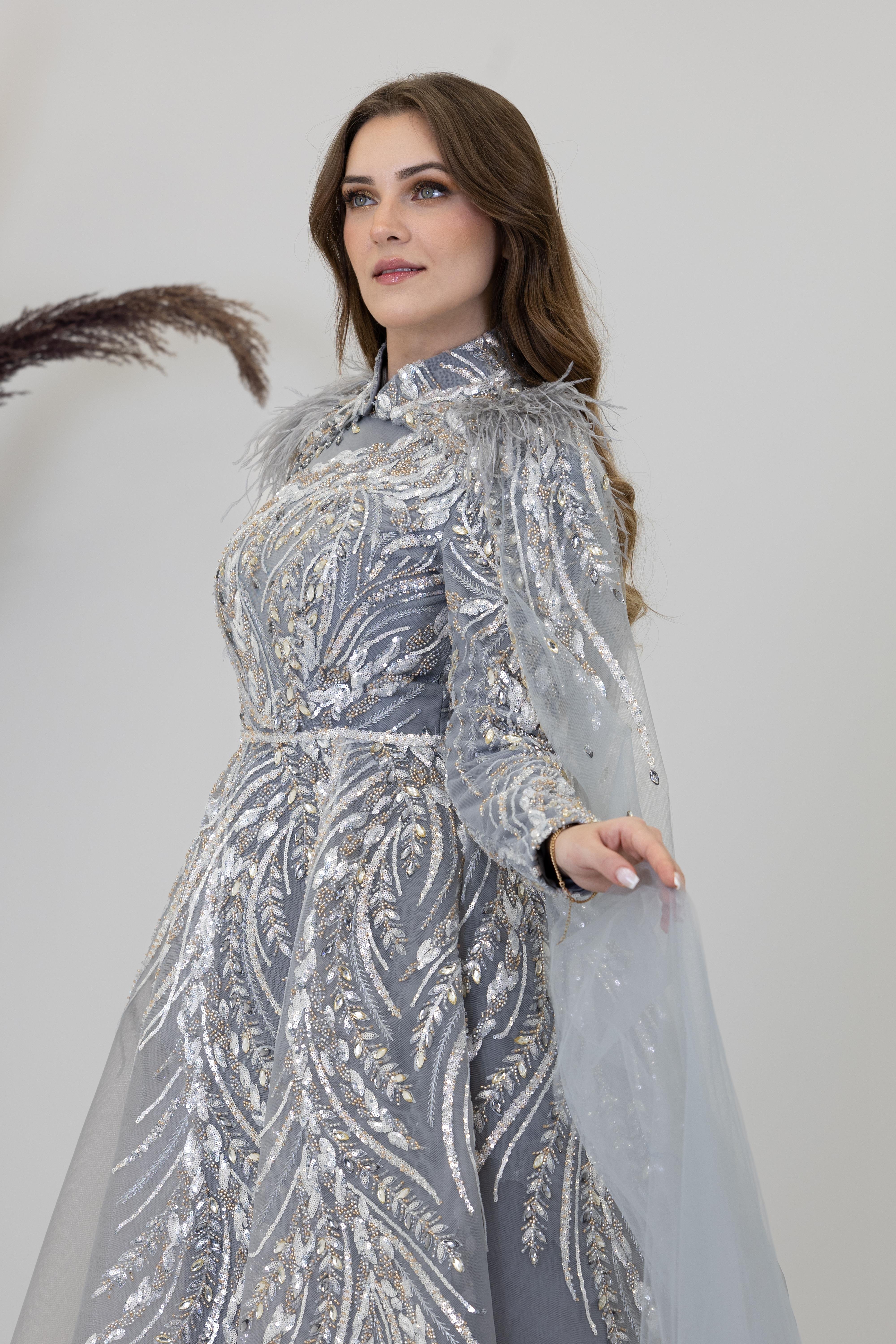 Önü Aplik İşlemeli Pelerinli Kayra Abiye - Gri