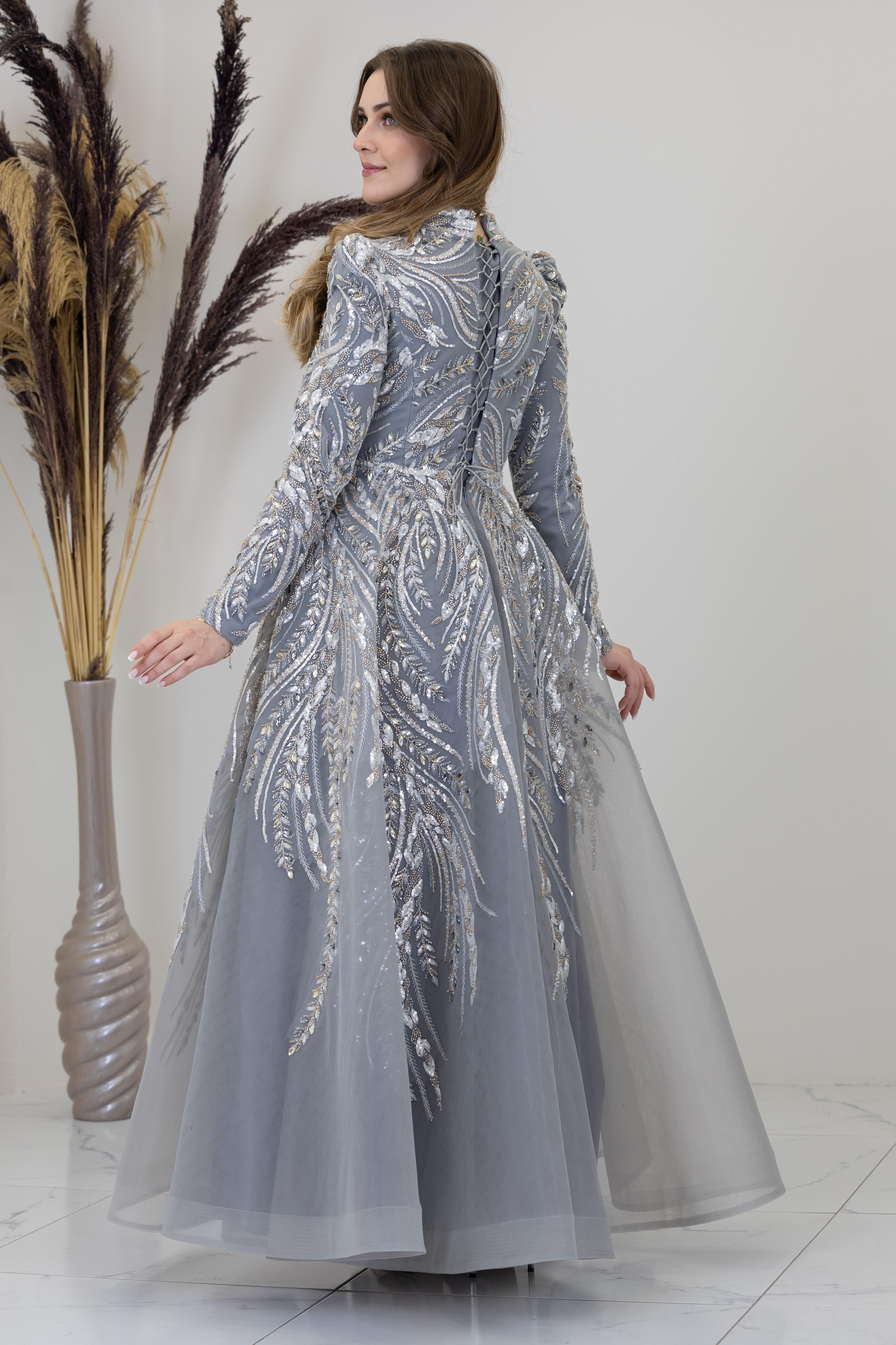 Önü Aplik İşlemeli Pelerinli Kayra Abiye - Gri