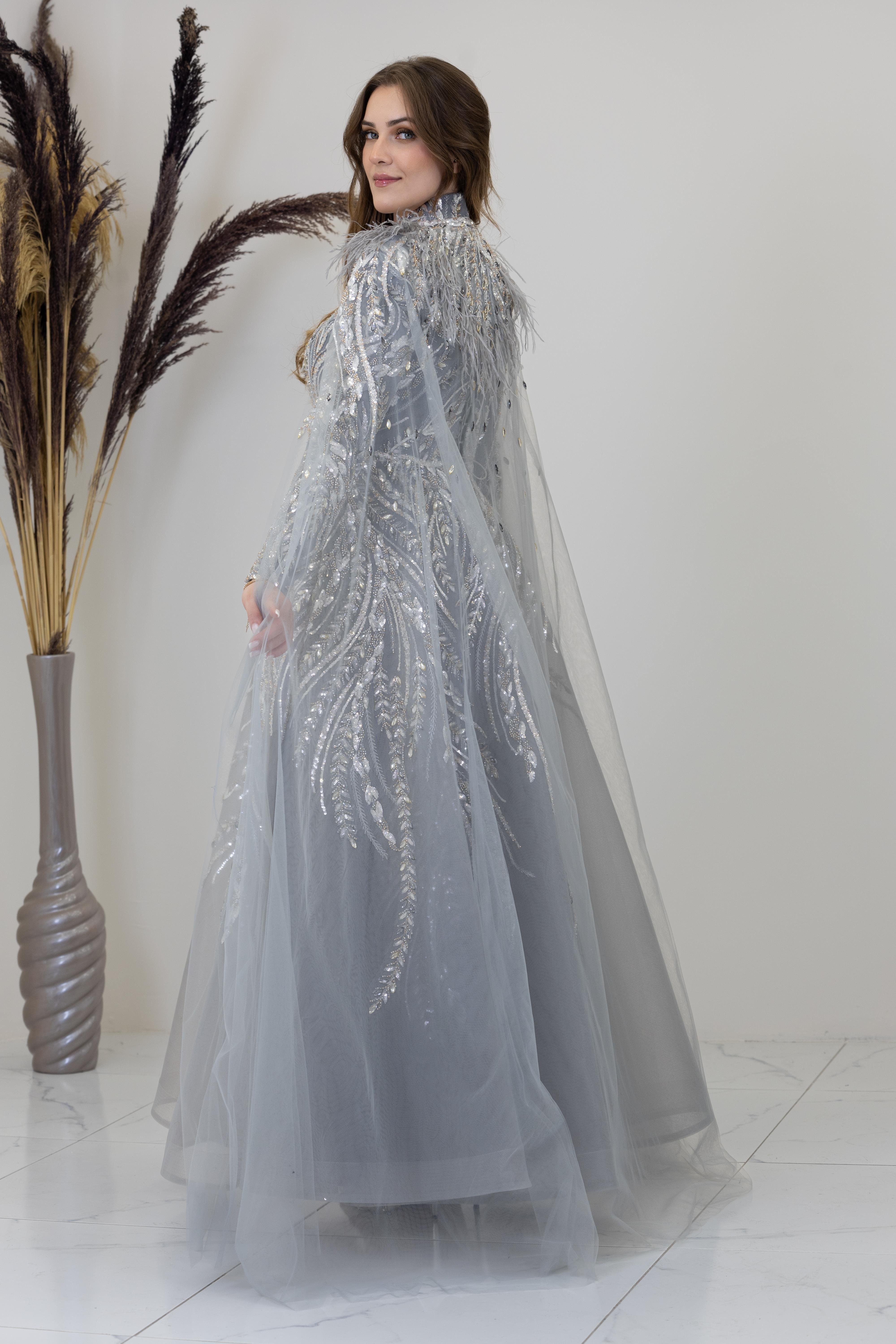 Önü Aplik İşlemeli Pelerinli Kayra Abiye - Gri