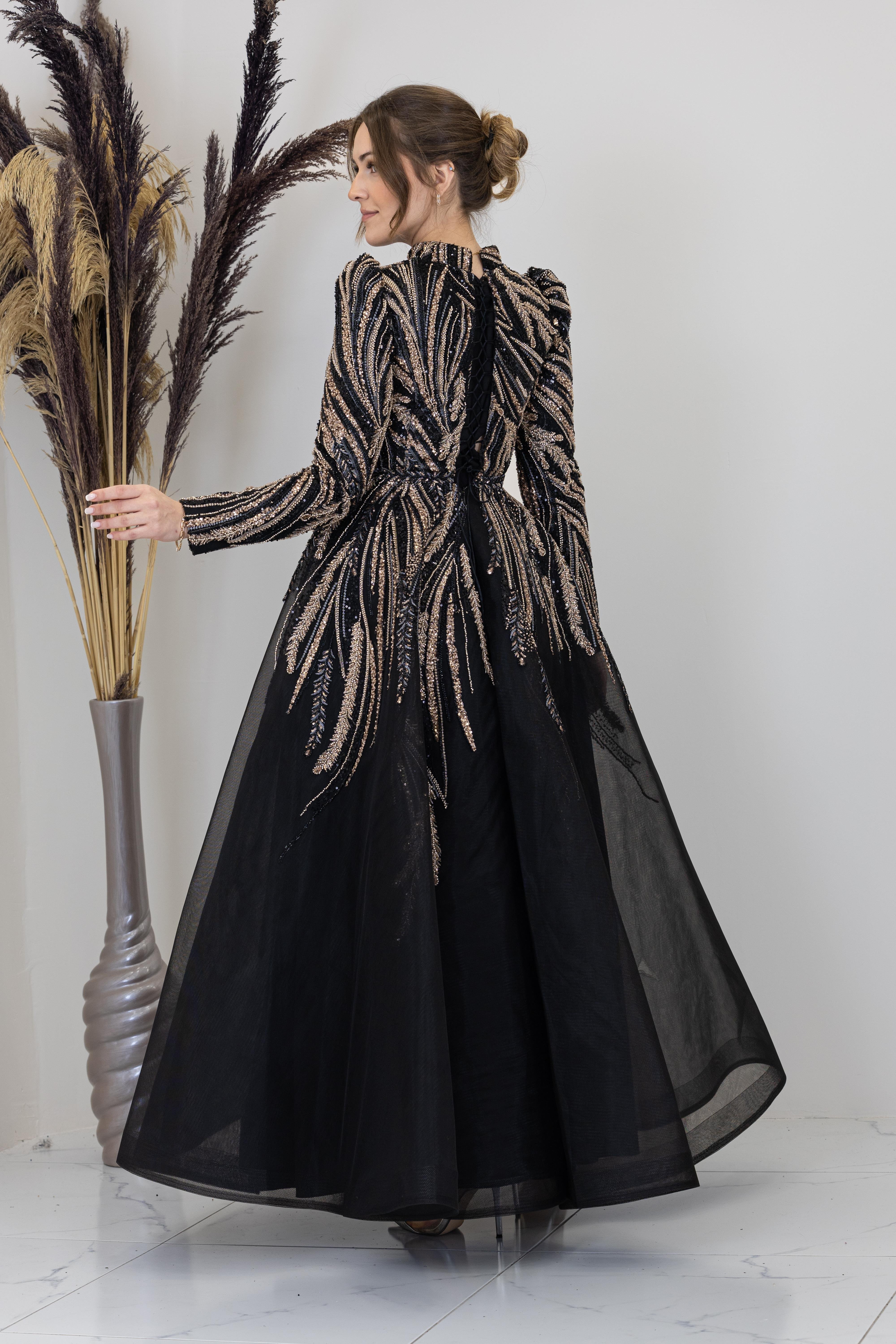 Önü Drapeli Aplik İşlemeli Kübra Abiye - Siyah