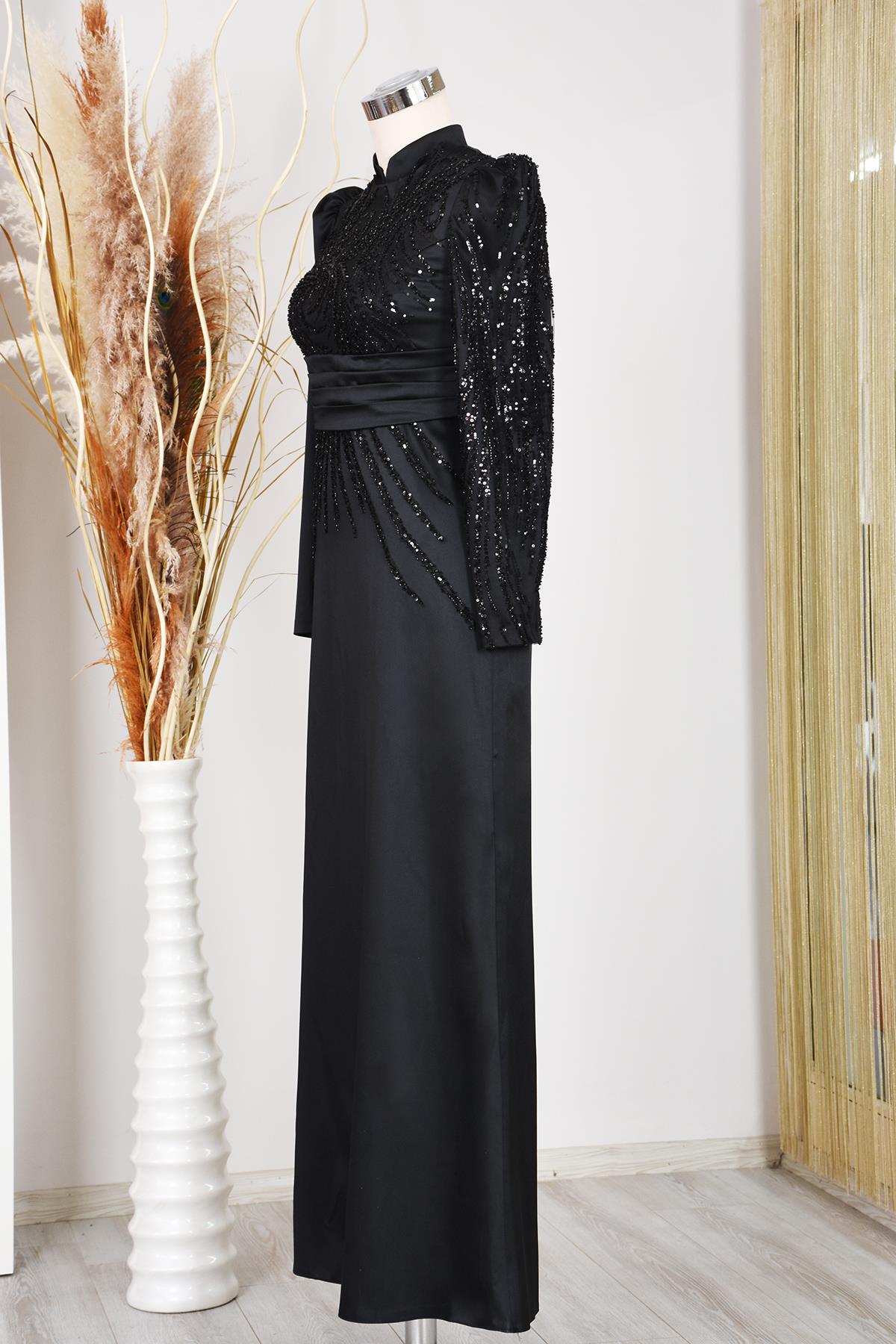 Önü Drapeli Aplik İşlemeli Nehir Tesettür Abiye - Siyah