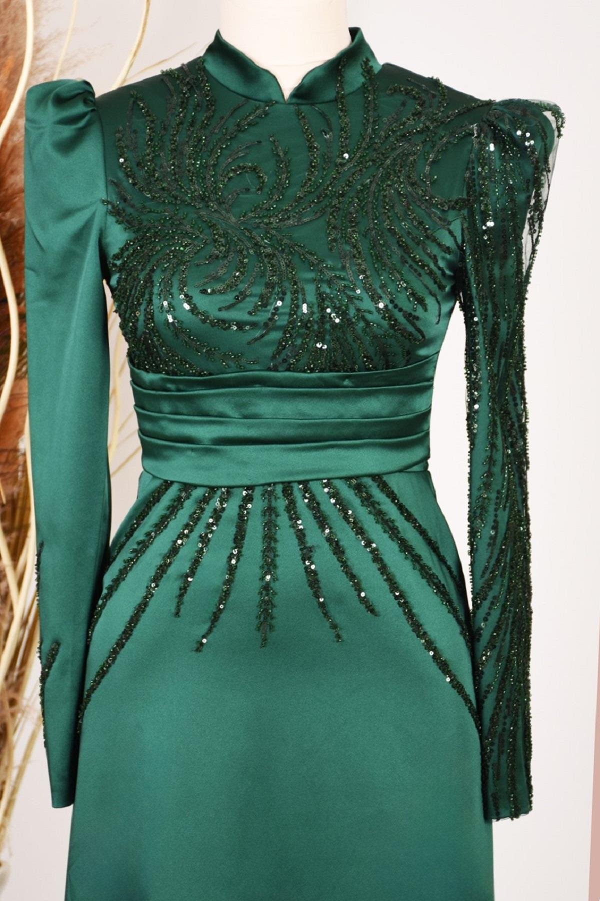 Önü Drapeli Aplik İşlemeli Nehir Tesettür Abiye - Zümrüt