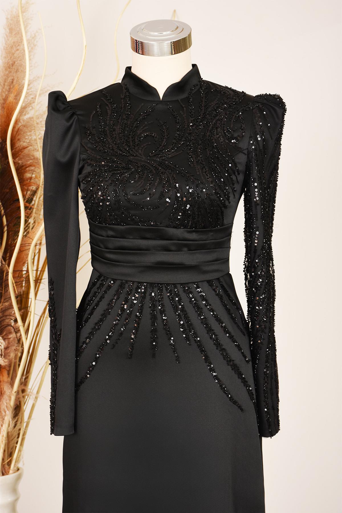 Önü Drapeli Aplik İşlemeli Nehir Tesettür Abiye - Siyah