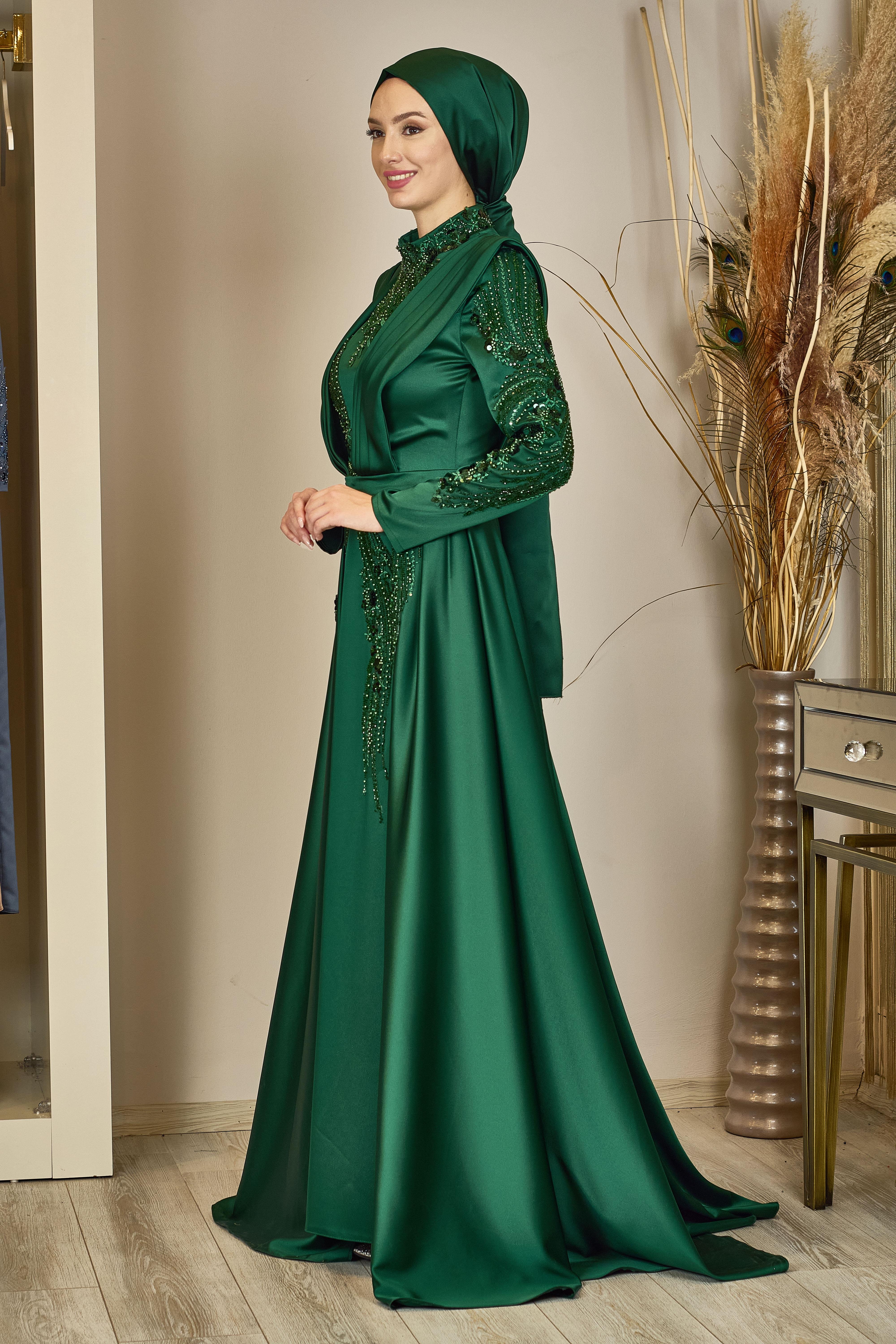 Önü Drapeli Kuyruklu Boncuk İşlemeli Miranda Abiye Zümrüt