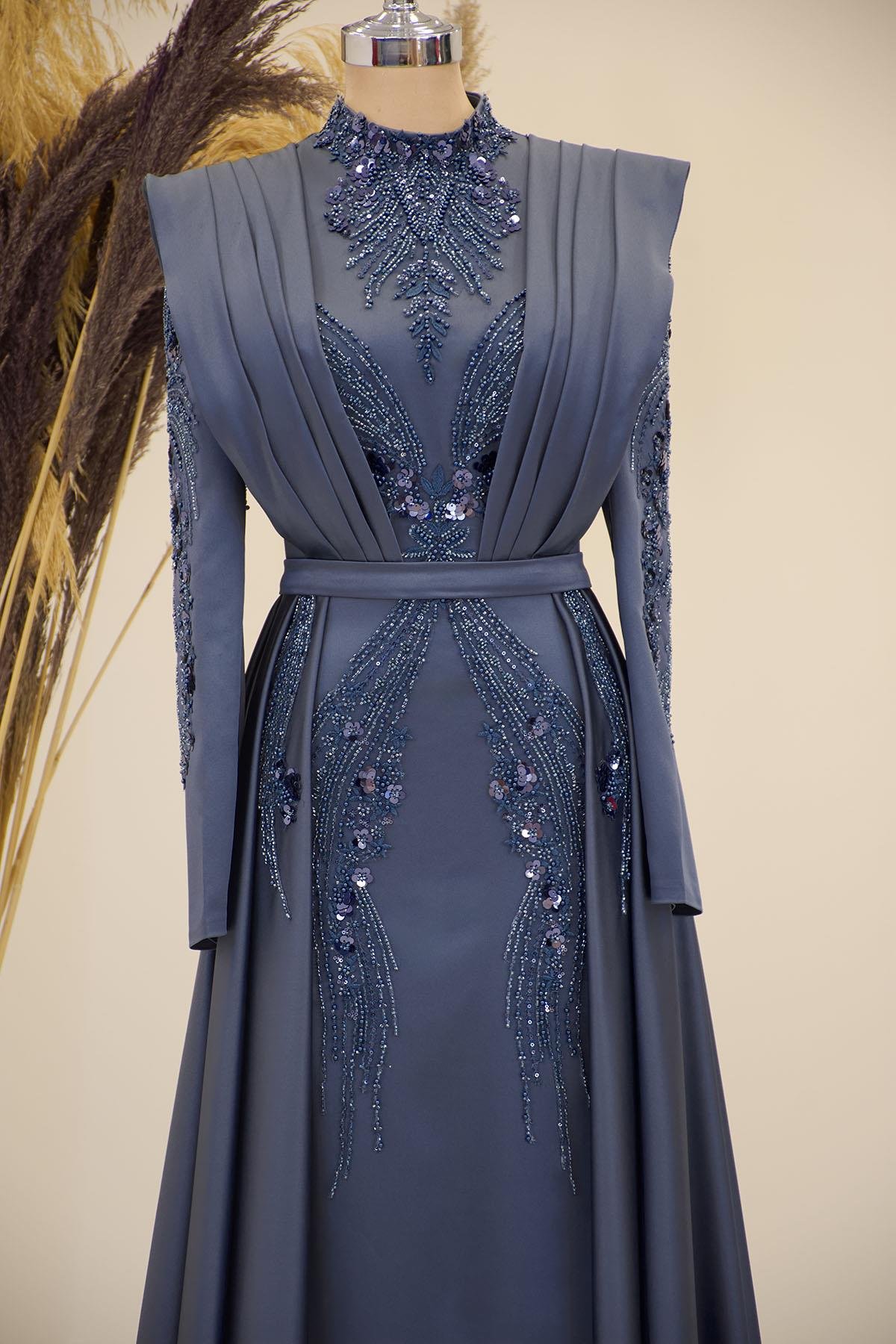 Önü Drapeli Kuyruklu Boncuk İşlemeli Miranda Abiye Antrasit