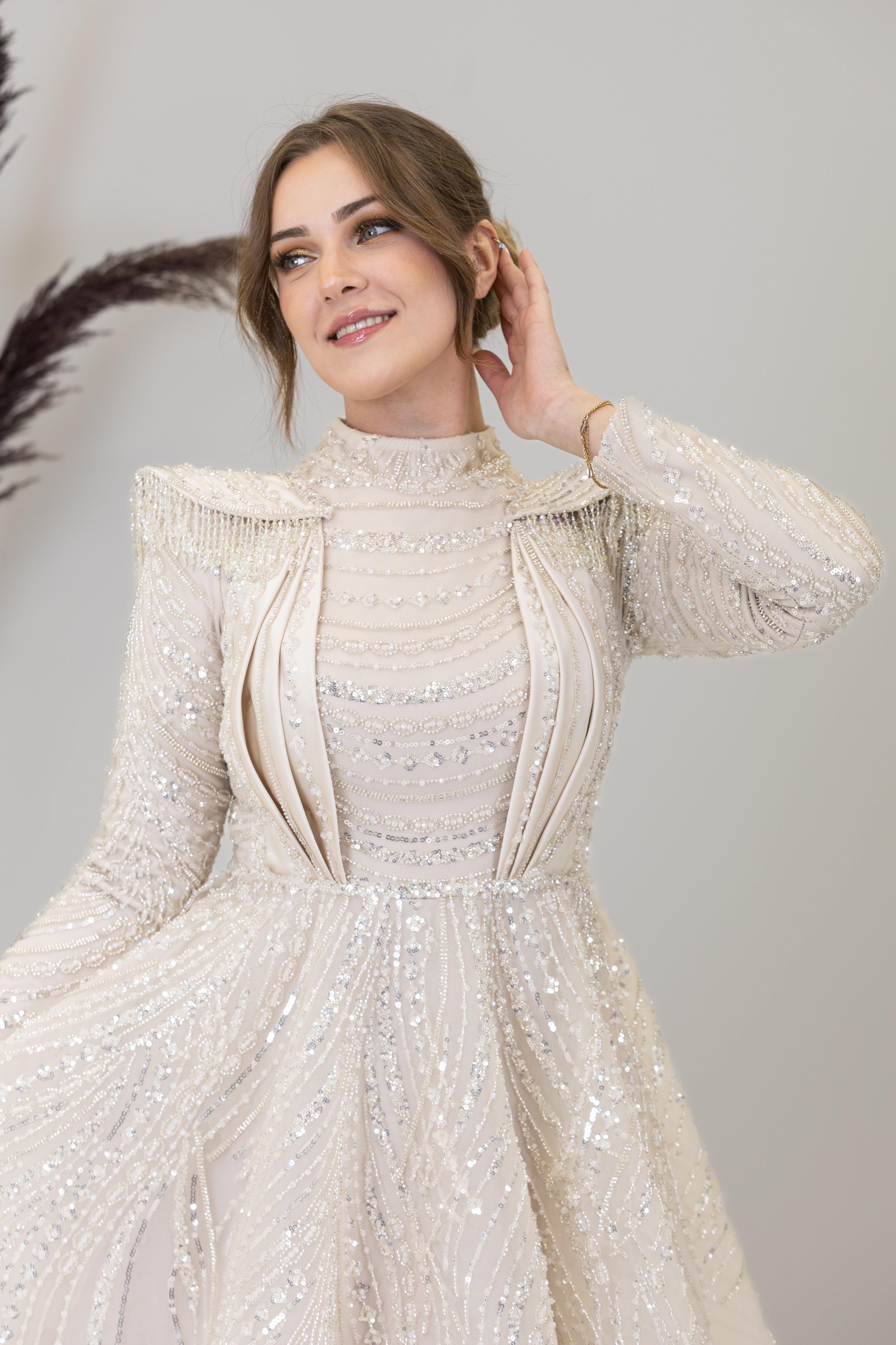 Önü Drapeli Omzu Boncuk Vatkalı Liyon Abiye - Taş Rengi