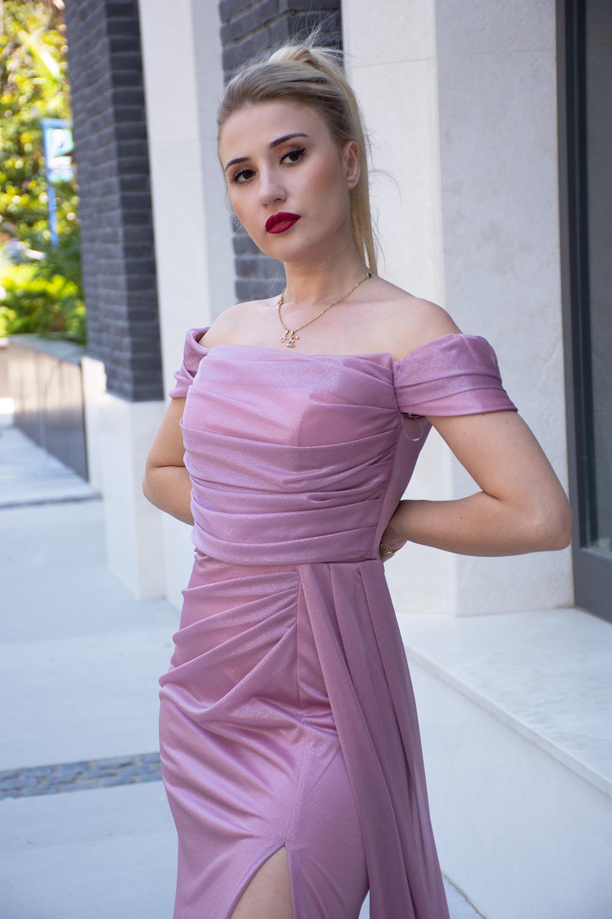 önü drapeli yandan yırtmaçlı alina abiye pudra