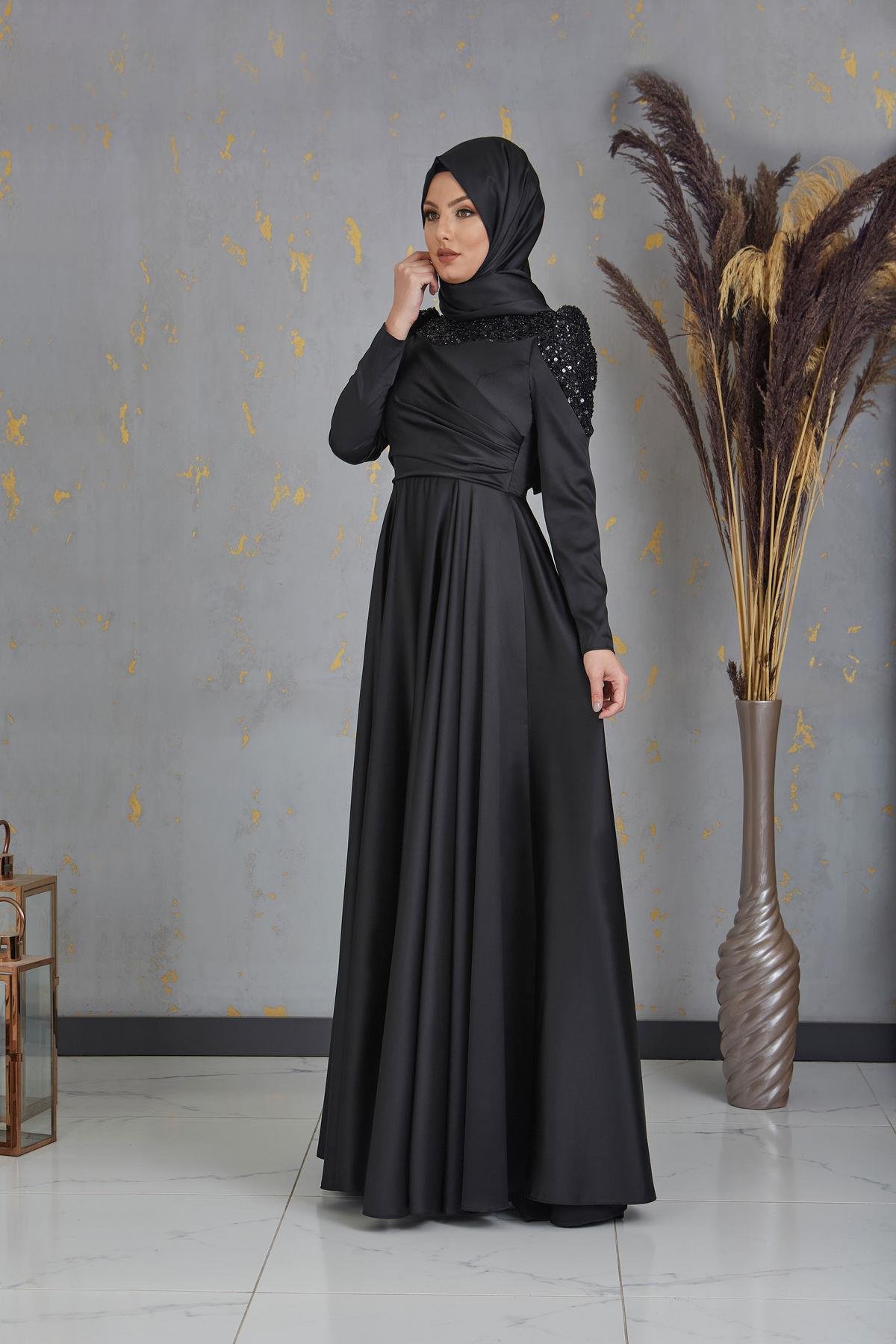 Önü Pul Boncuk İşlemeli Bersu Tesettür Abiye - Siyah