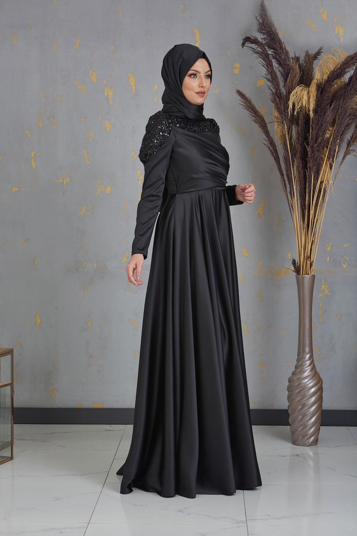 Önü Pul Boncuk İşlemeli Bersu Tesettür Abiye - Siyah