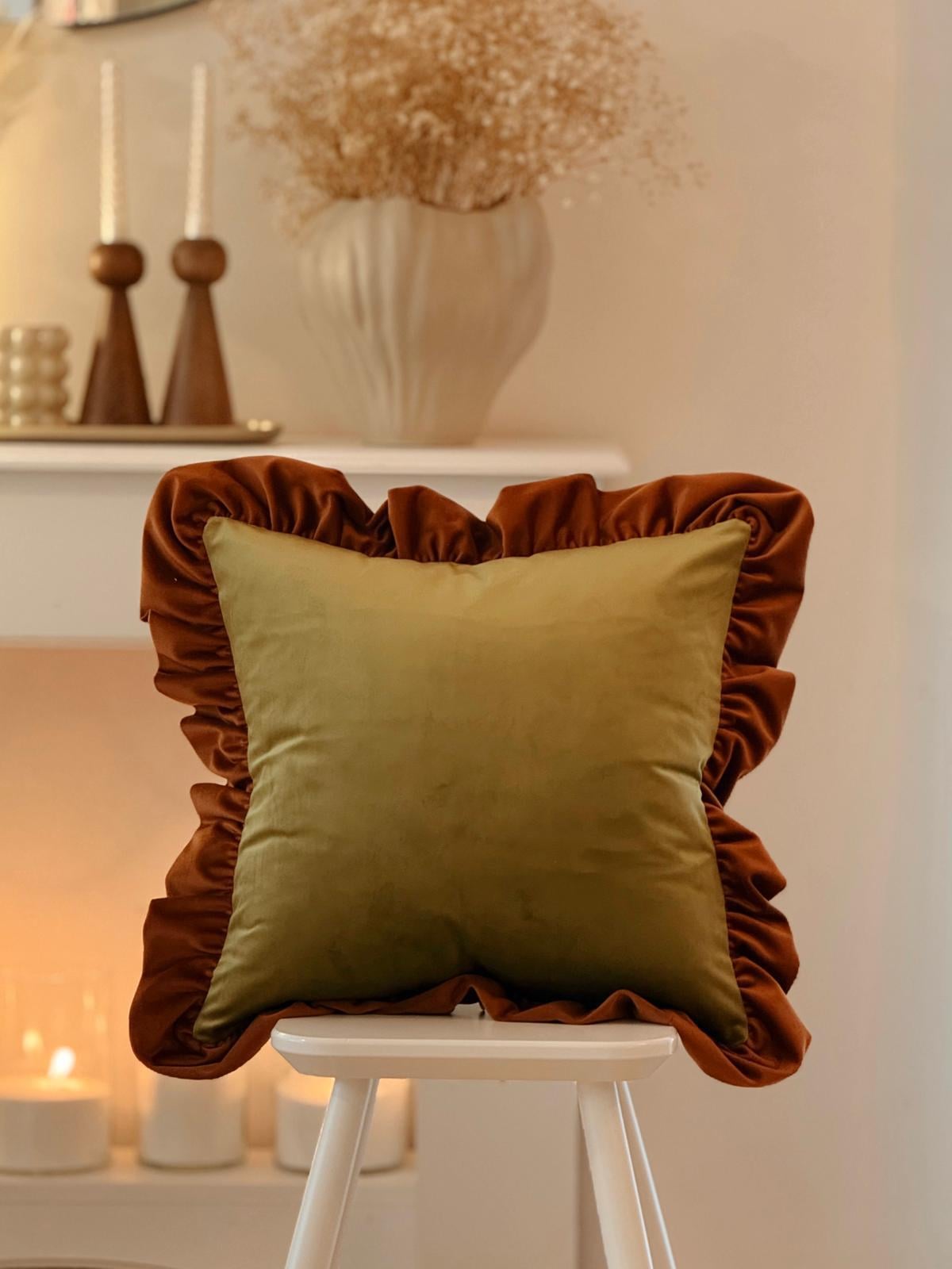 Fırfırlı Kadife Kırlent Kılıfı 40x40 cm Yeşil-Turuncu