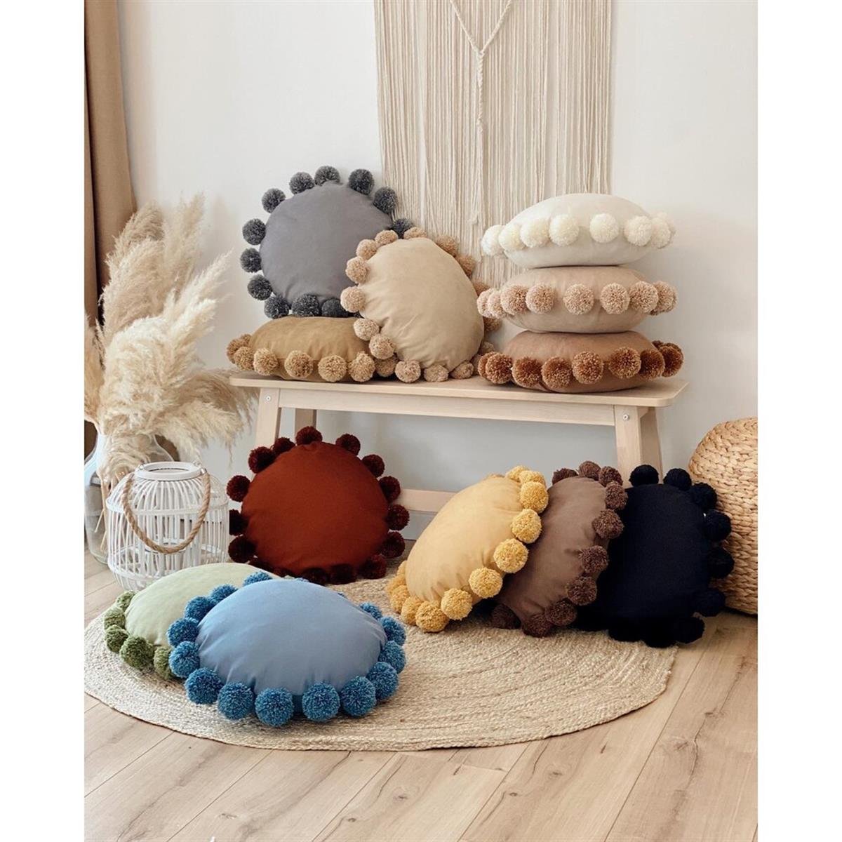 Ponponlu Yuvarlak Yastık Bej