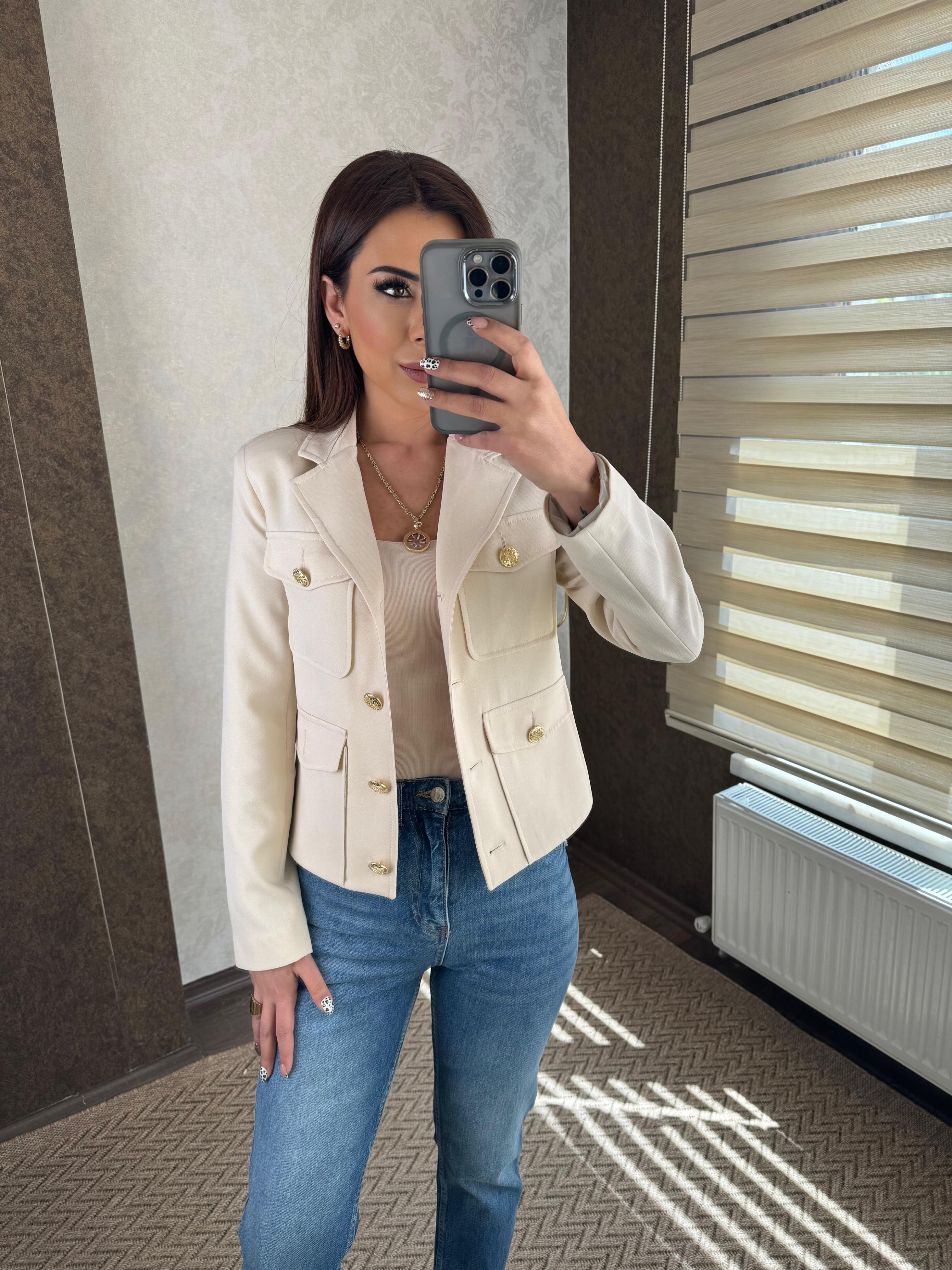 Alex Kadın Bej Gold Düğme Detaylı Ceket