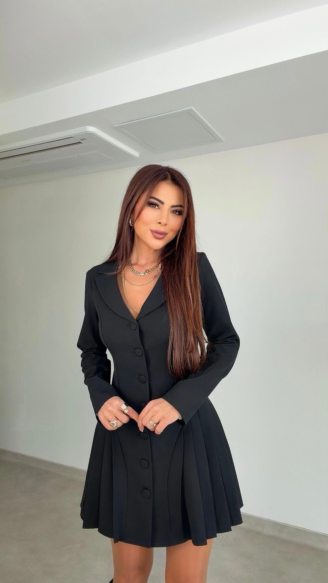 Alima Yandan Pile Detaylı Düğmeli Siyah Kadın Elbise