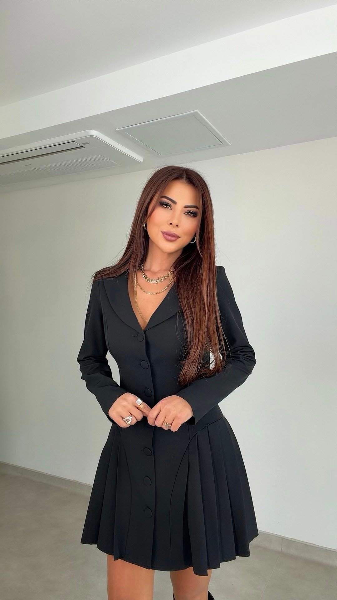Alima Yandan Pile Detaylı Düğmeli Siyah Kadın Elbise