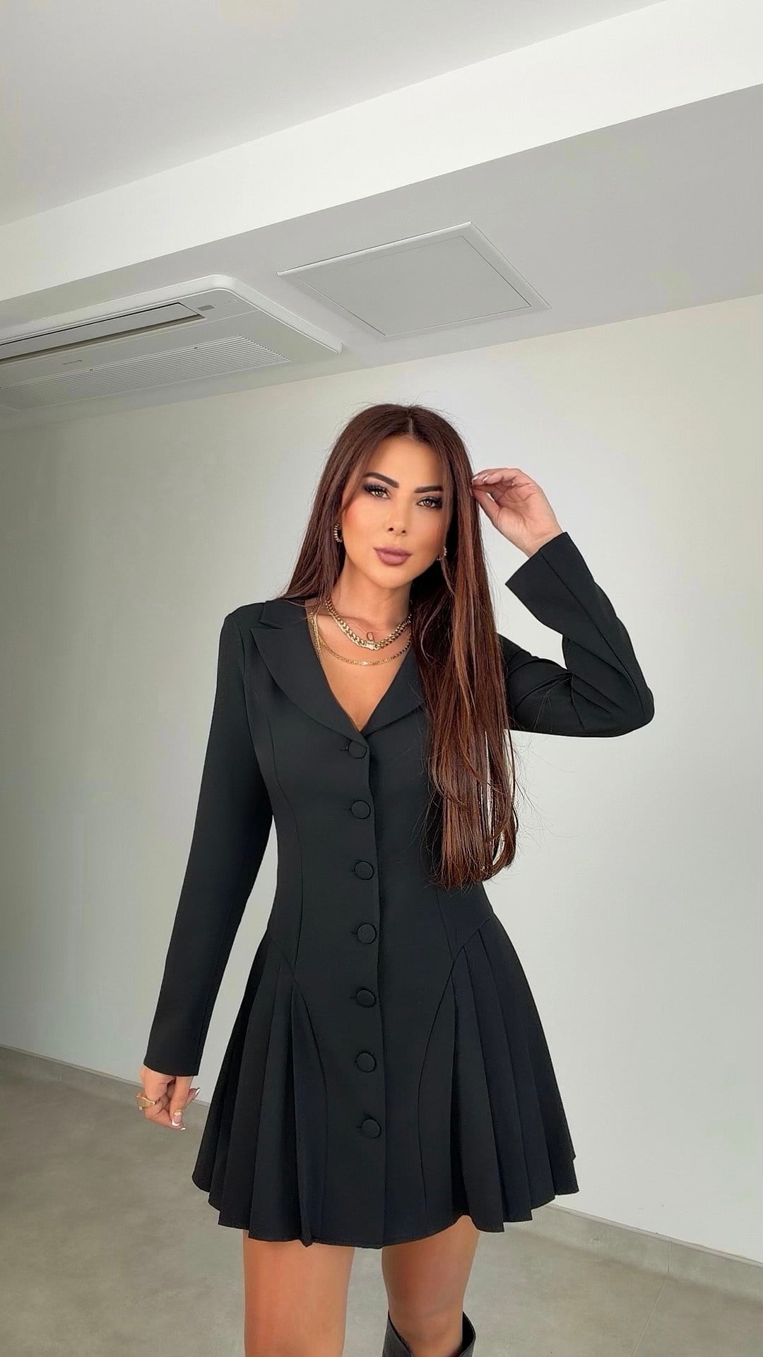 Alima Yandan Pile Detaylı Düğmeli Siyah Kadın Elbise