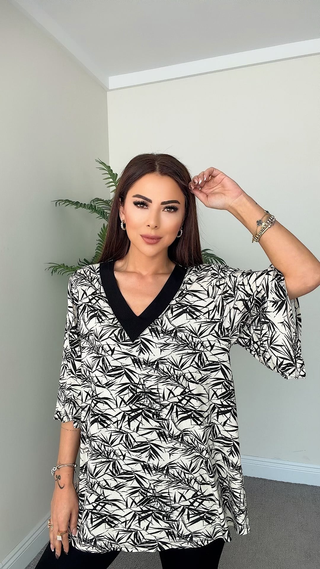 Celeste Kadın Yaprak Desenli V Yaka Bluz 